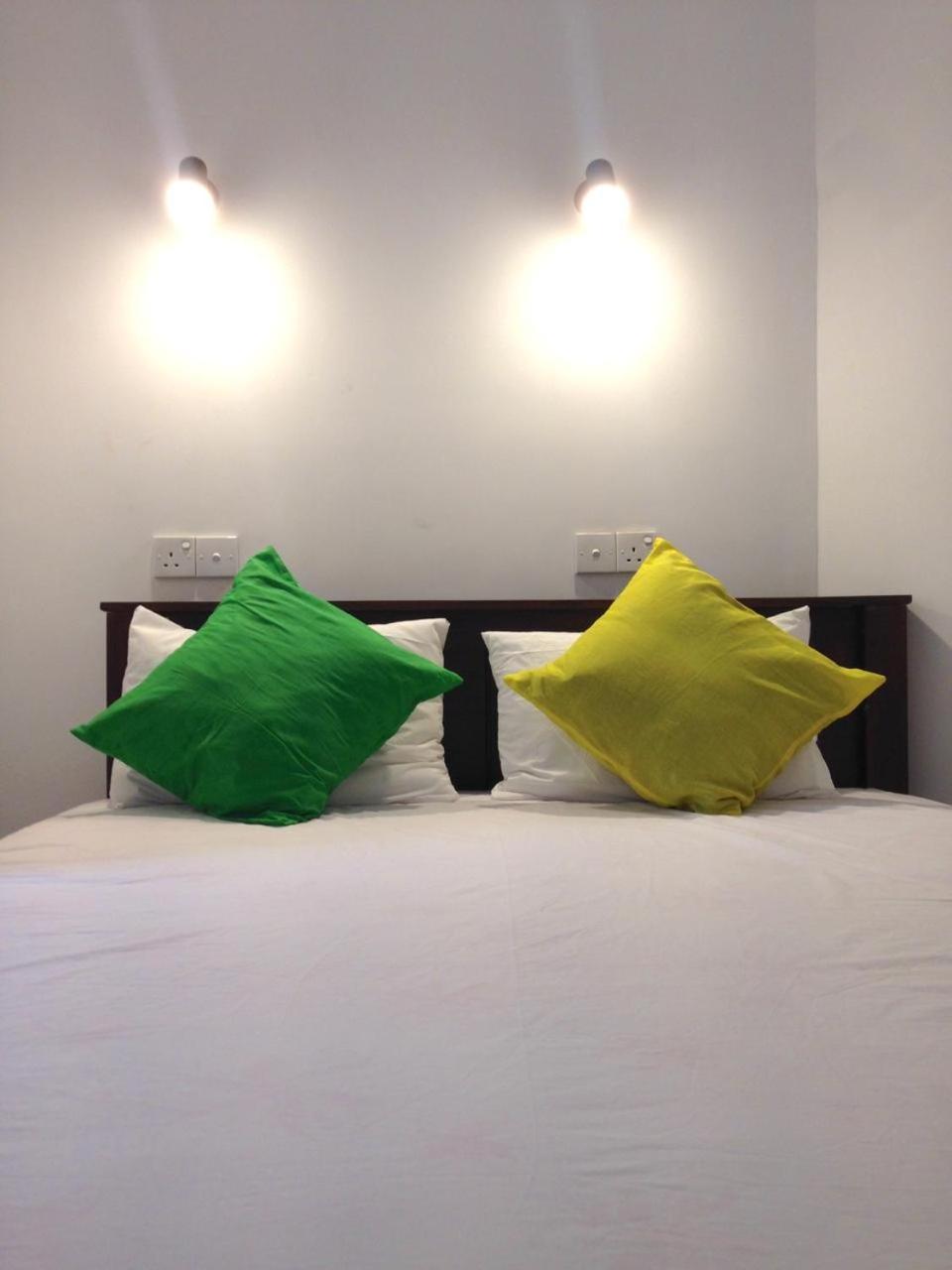 Rivi Sanda Villa & Apartment Hikkaduwa