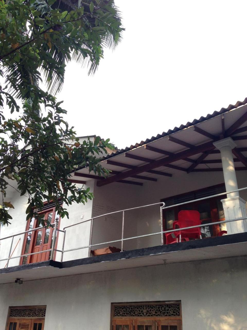 Rivi Sanda Villa & Apartment Hikkaduwa