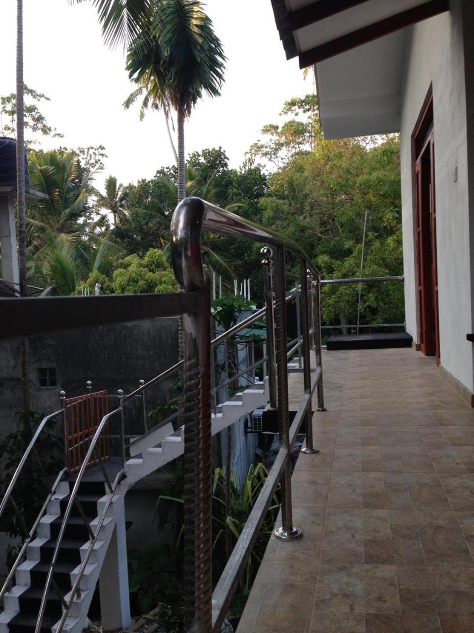 Rivi Sanda Villa & Apartment Hikkaduwa