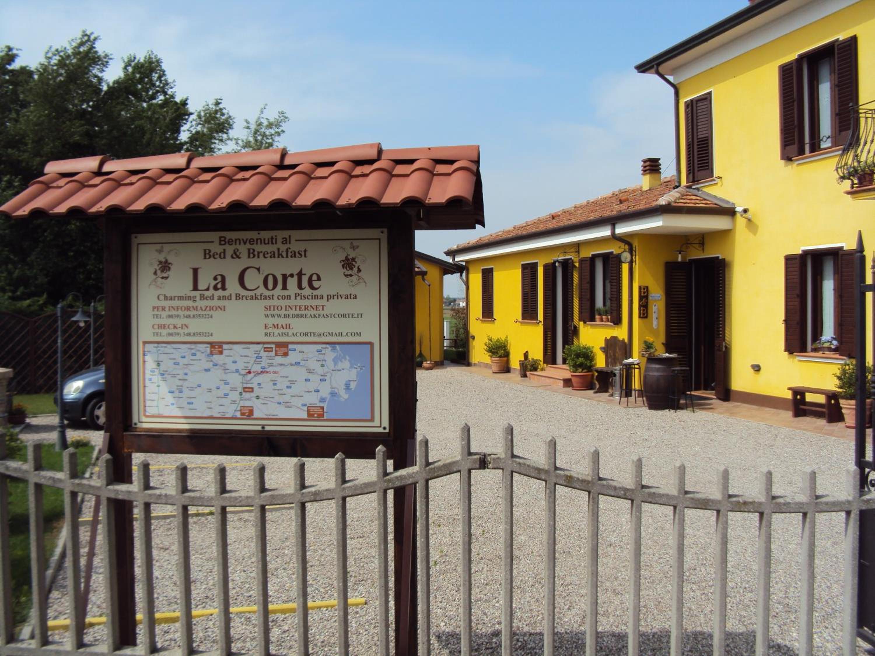 Casa di Campagna B&B La Corte Ferrara
