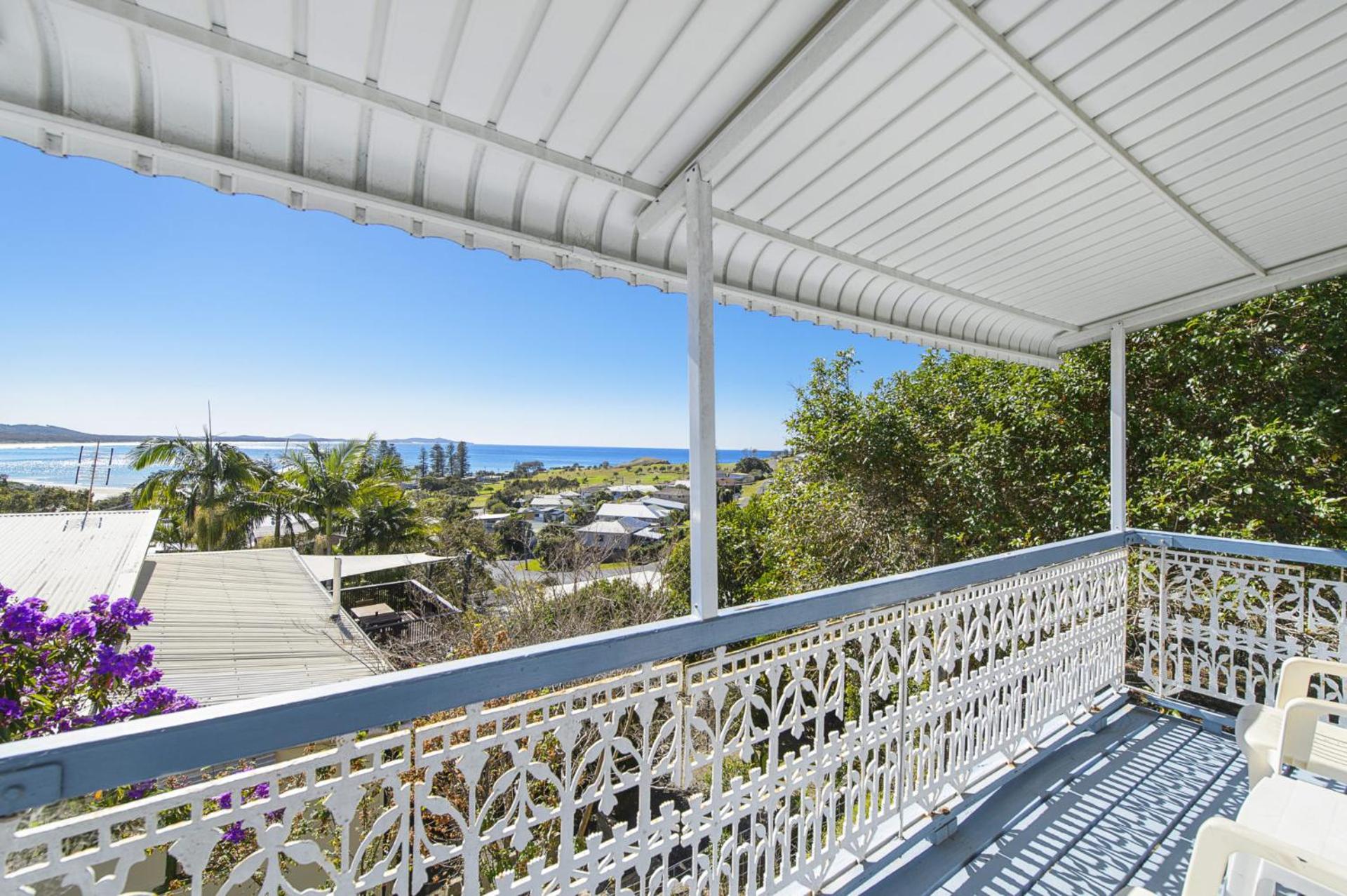 Whitecaps, 26 East Street