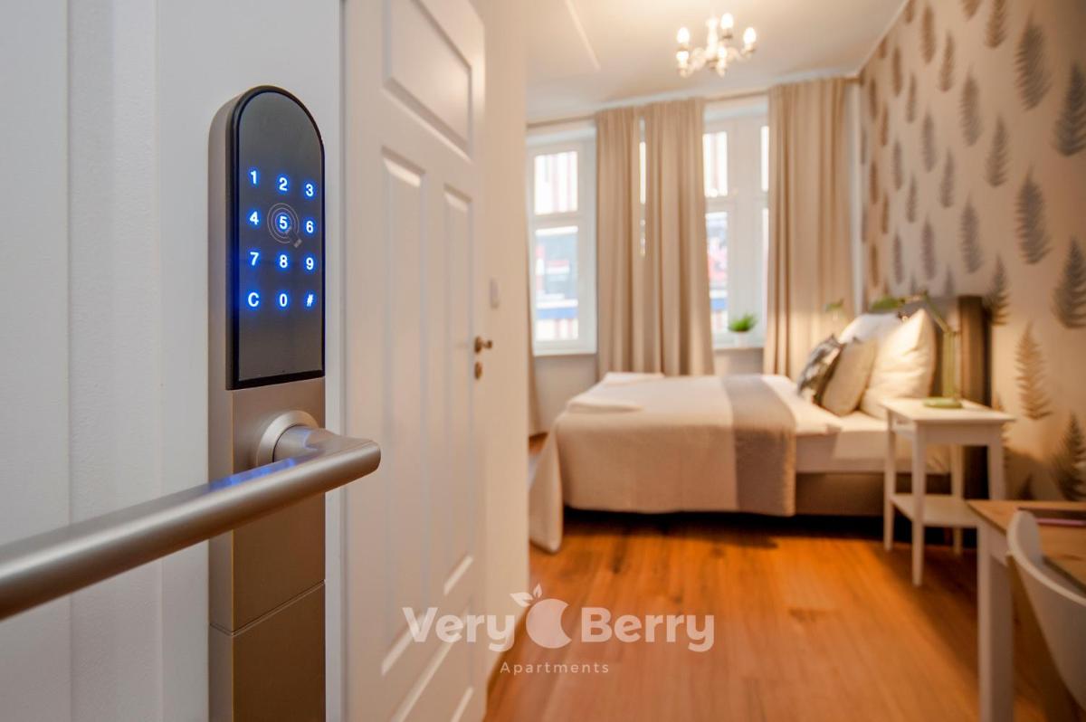 Very Berry - Sniadeckich 1 - Fair Trade Apartments, check in 24h view 3