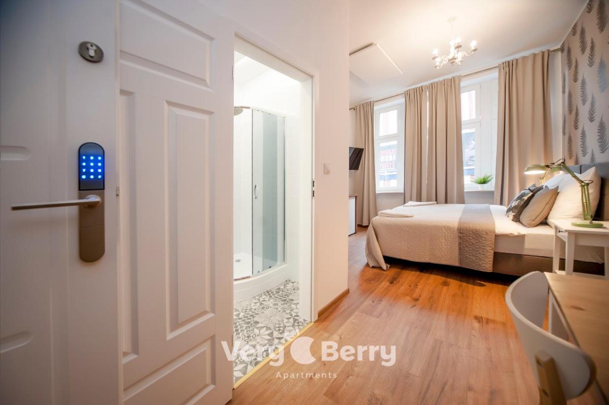Very Berry - Sniadeckich 1 - Fair Trade Apartments, check in 24h view 2