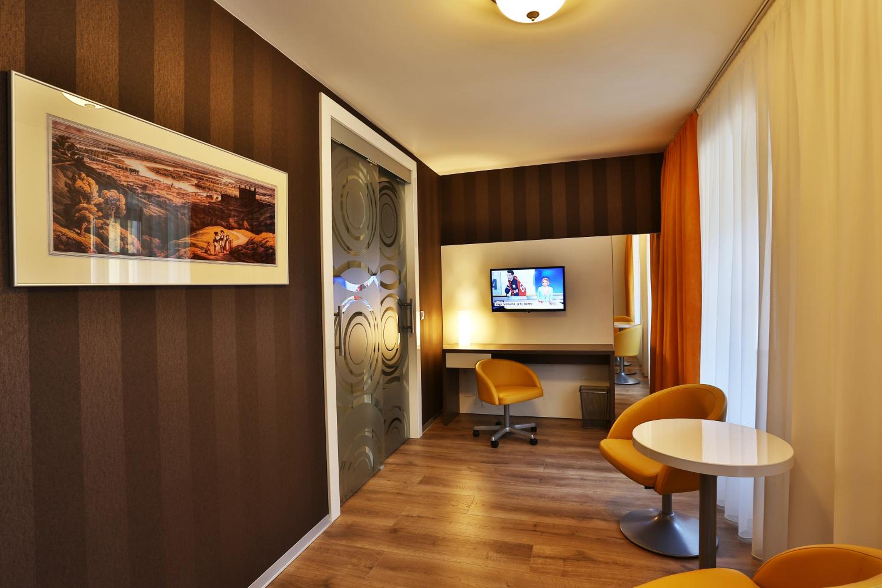 VIP Apartments