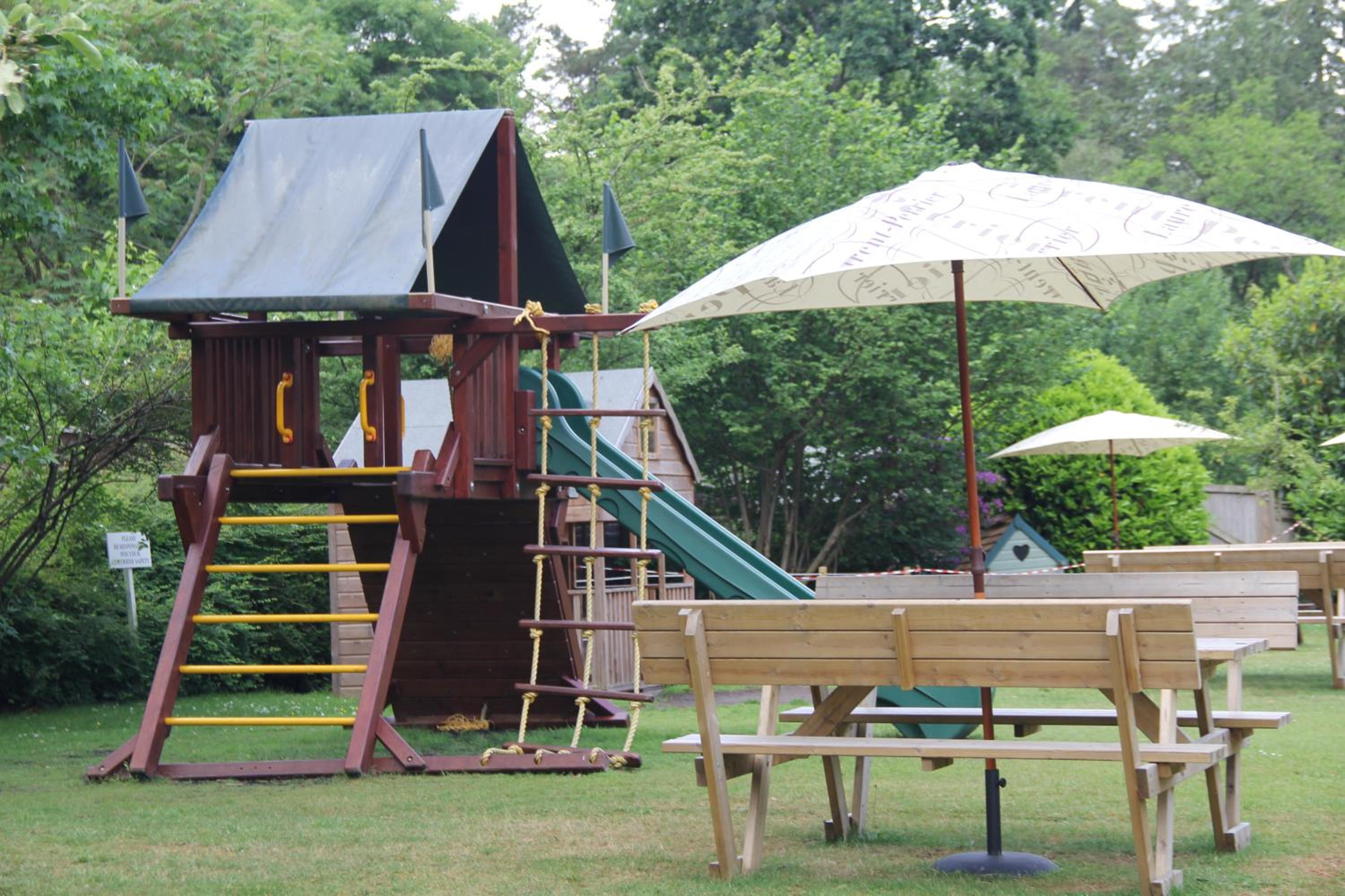 Farnham Vacations - Bel And The Dragon-Churt - Property Image 17