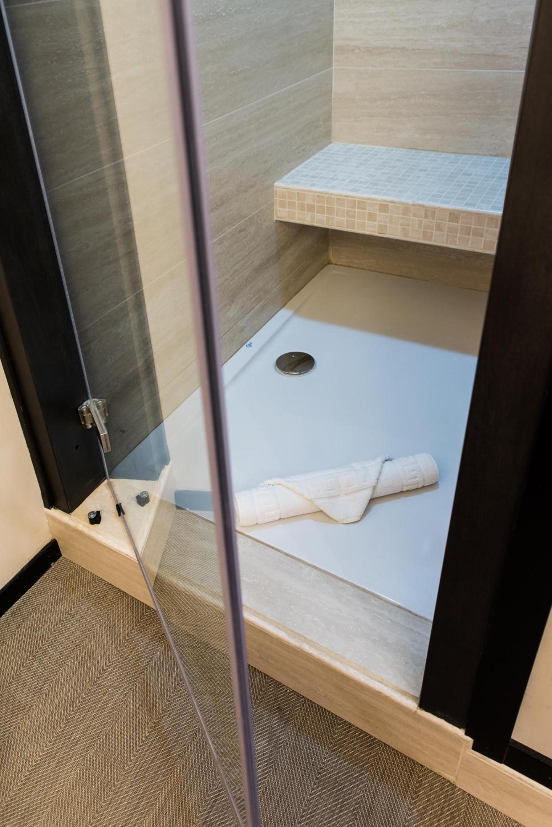 Unicum Vite en Rome — bathroom