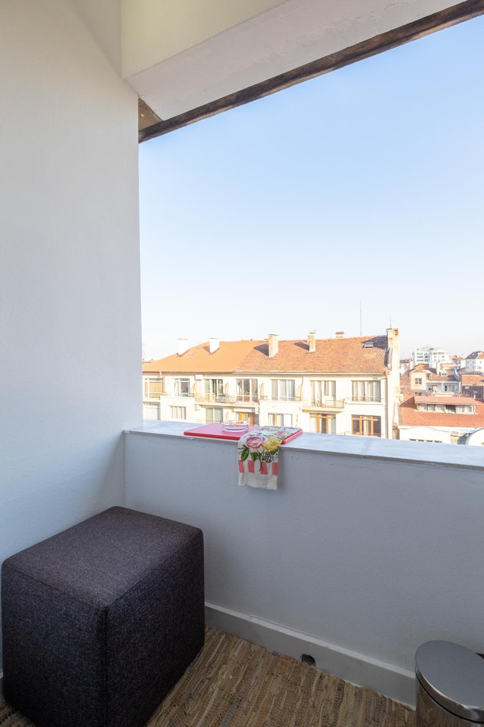 Vitosha Blvd Luxury 2-Bedroom, 2-Bathroom with Balcony