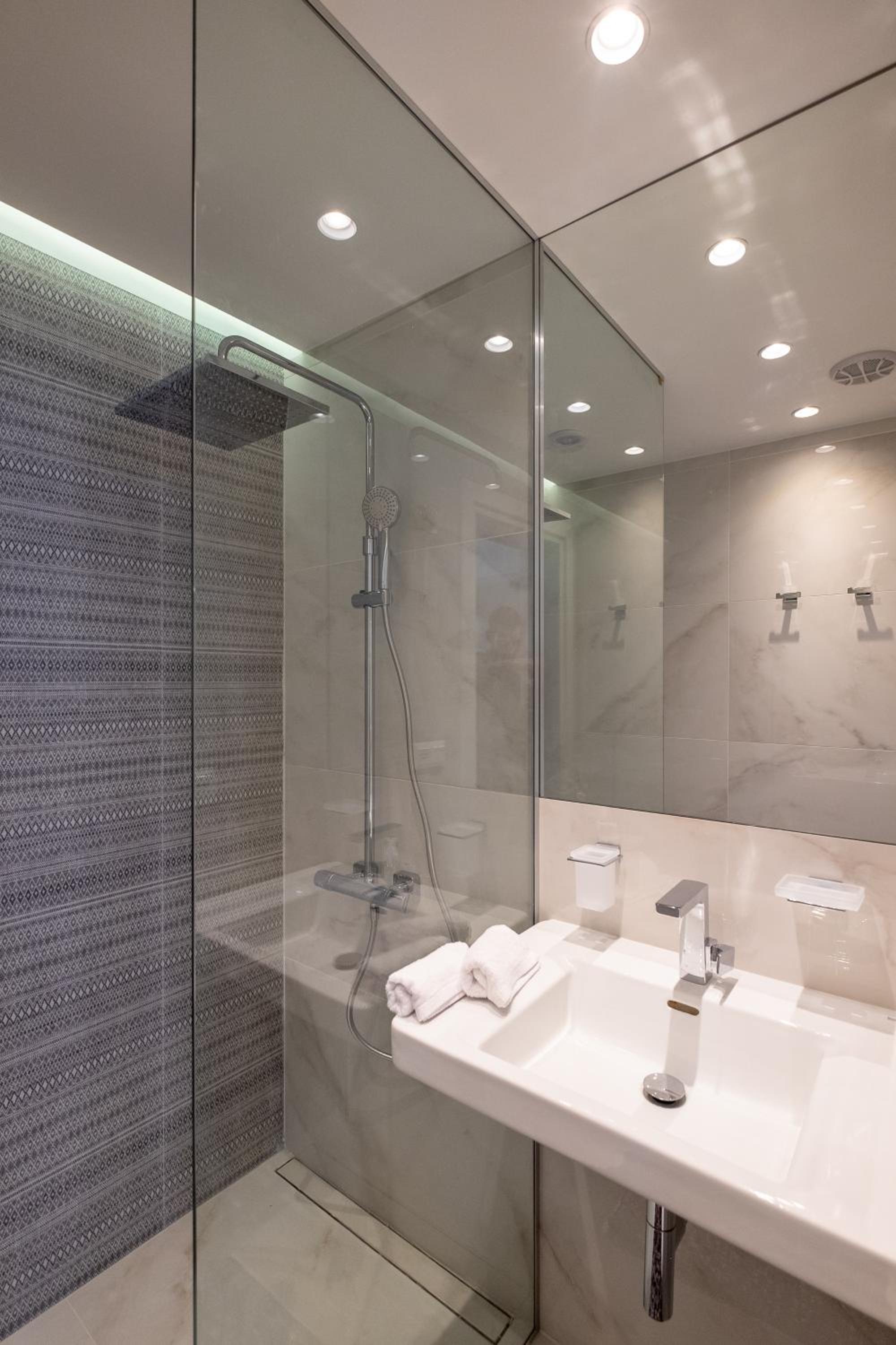Vitosha Blvd Luxury 2-Bedroom, 2-Bathroom with Balcony