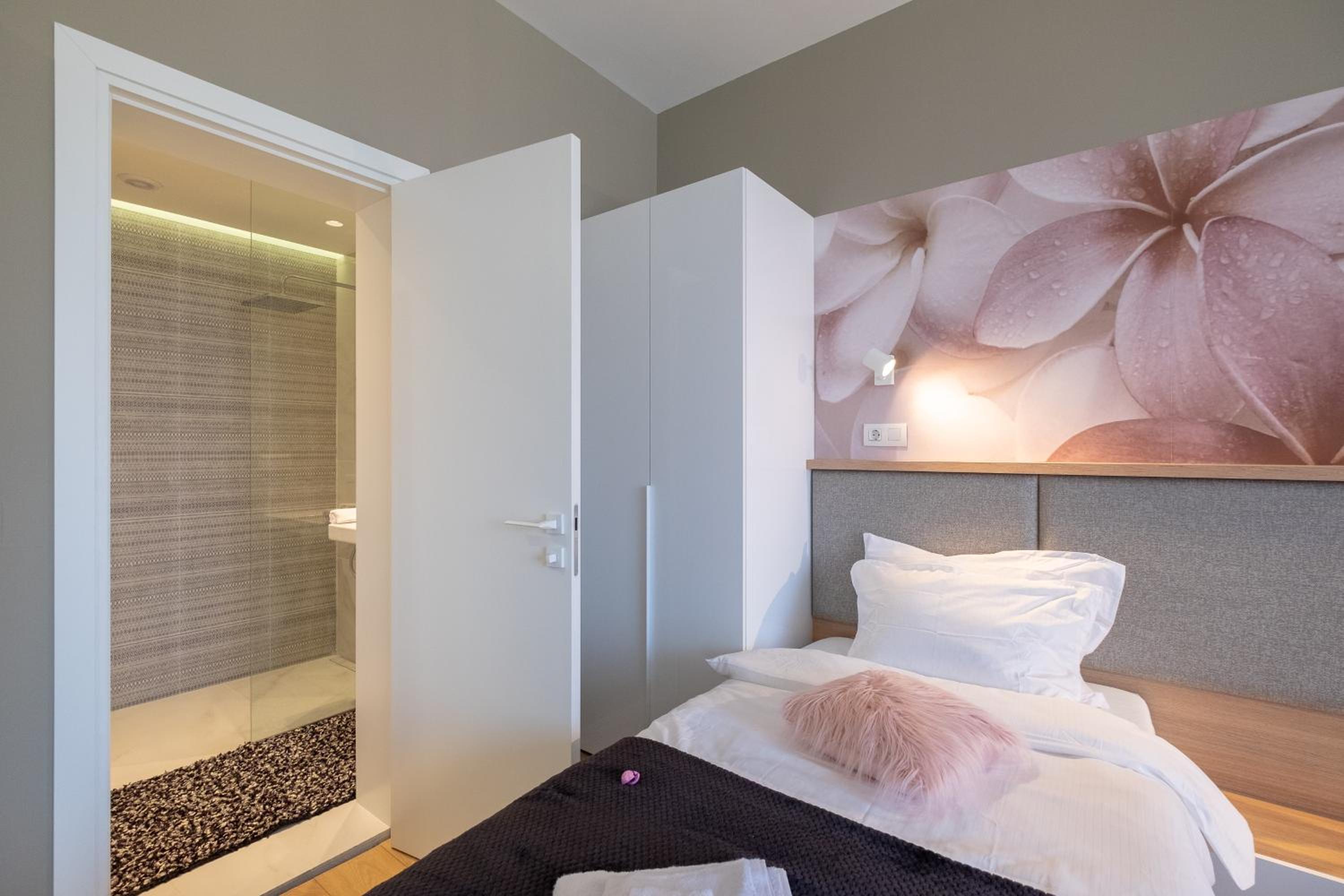 Vitosha Blvd Luxury 2-Bedroom, 2-Bathroom with Balcony