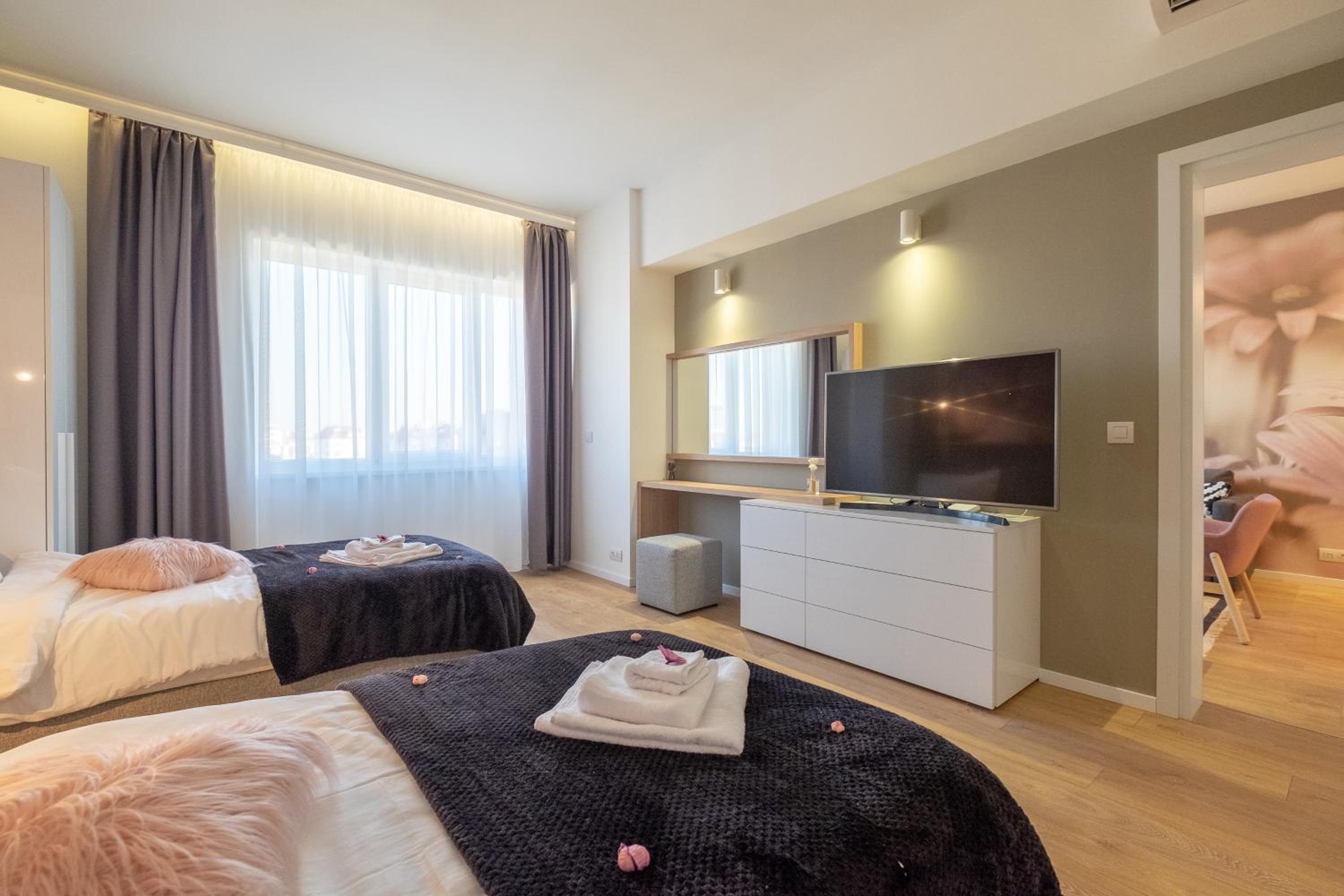 Vitosha Blvd Luxury 2-Bedroom, 2-Bathroom with Balcony