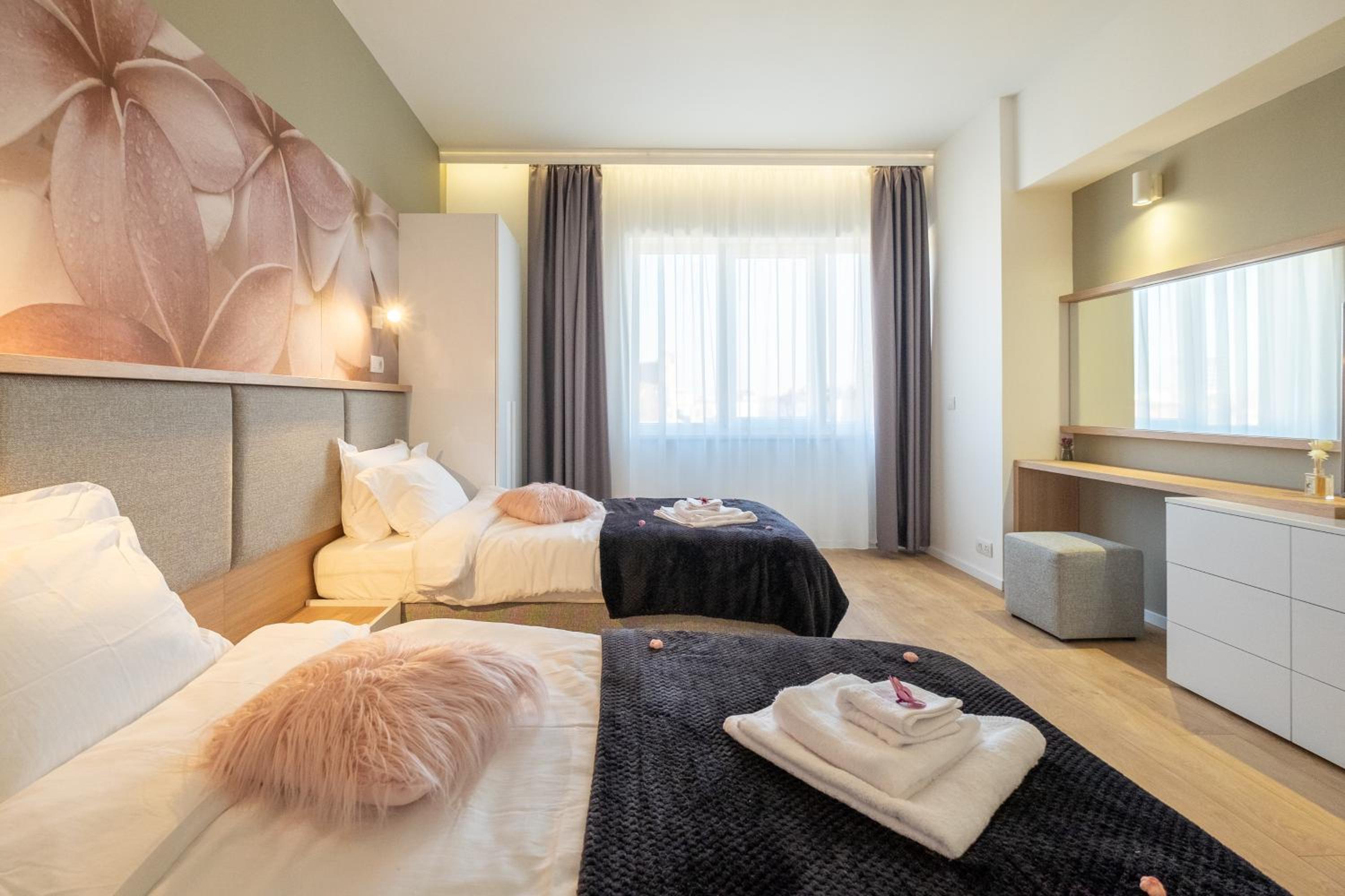 Vitosha Blvd Luxury 2-Bedroom, 2-Bathroom with Balcony