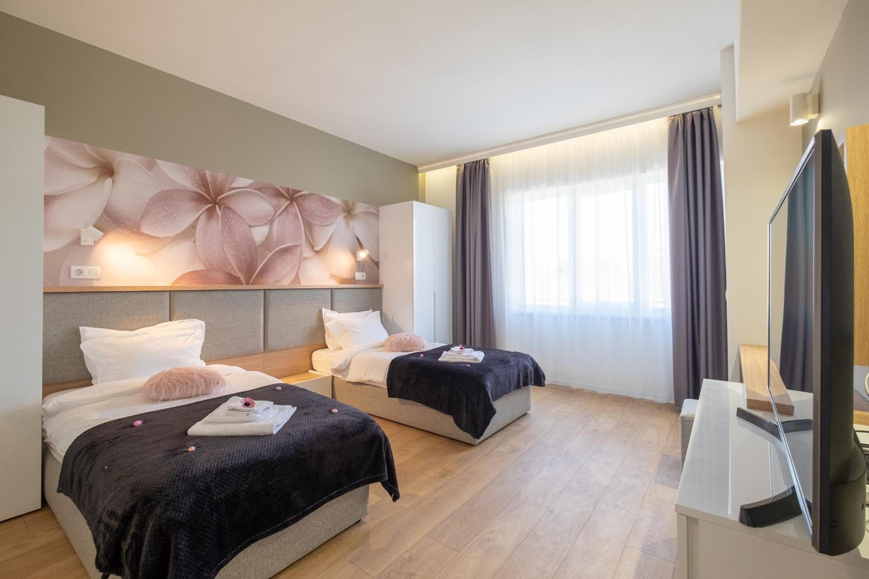 Vitosha Blvd Luxury 2-Bedroom, 2-Bathroom with Balcony