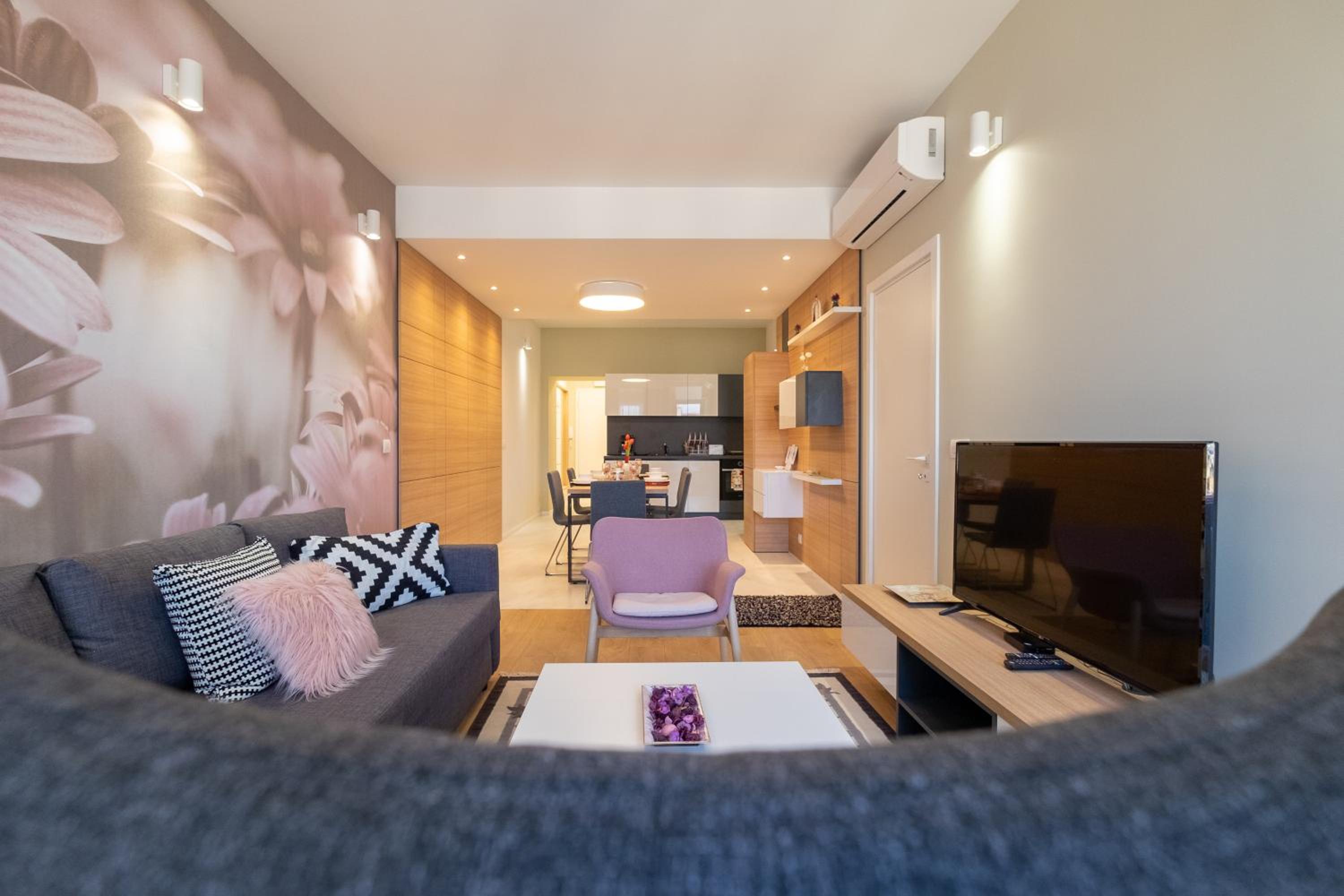 Vitosha Blvd Luxury 2-Bedroom, 2-Bathroom with Balcony