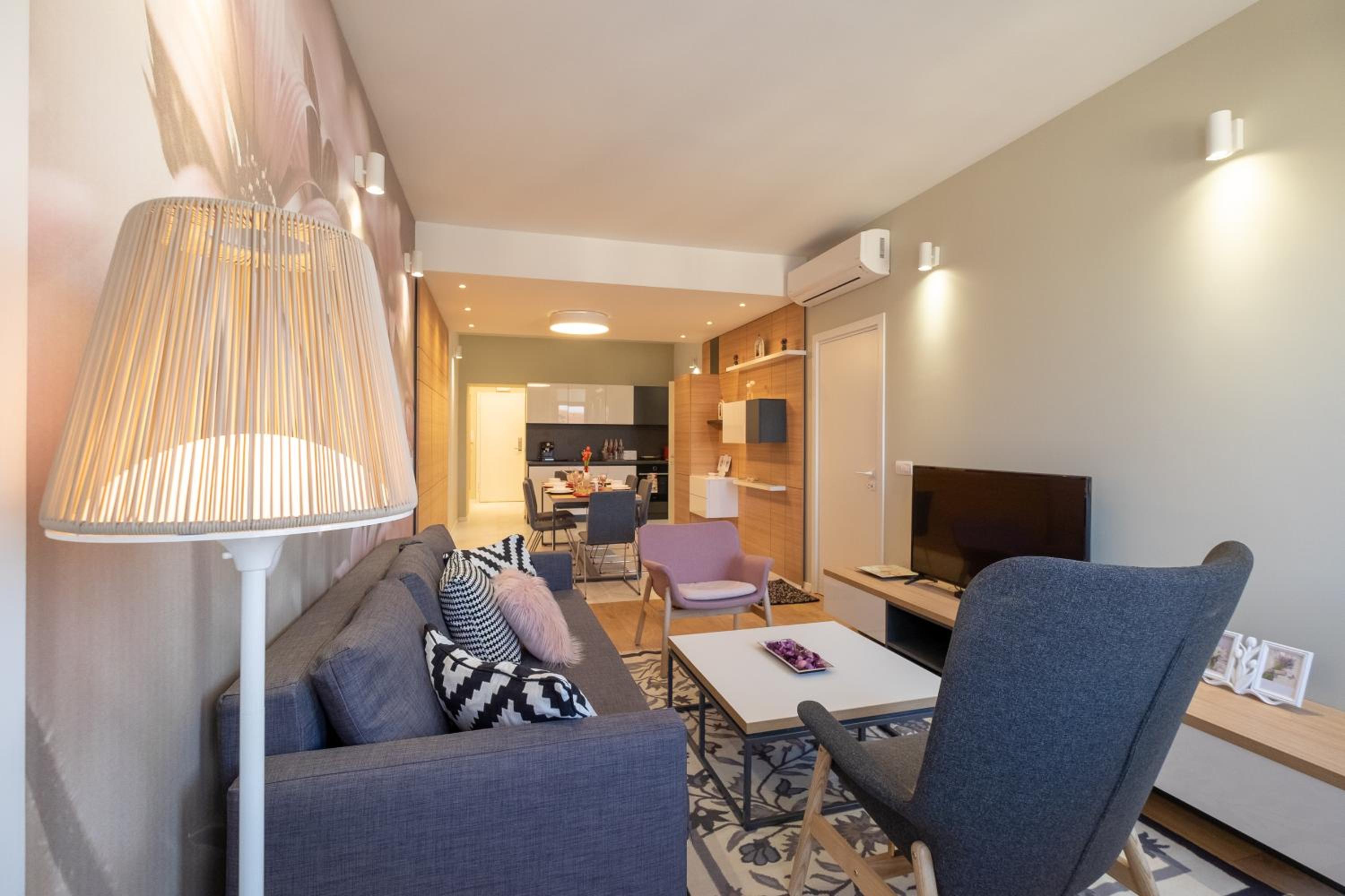 Vitosha Blvd Luxury 2-Bedroom, 2-Bathroom with Balcony
