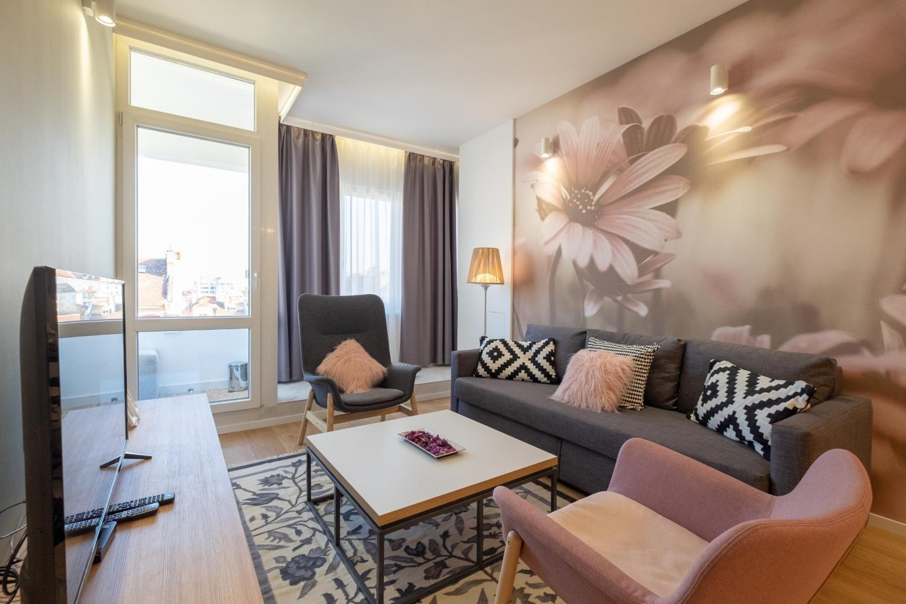 Vitosha Blvd Luxury 2-Bedroom, 2-Bathroom with Balcony