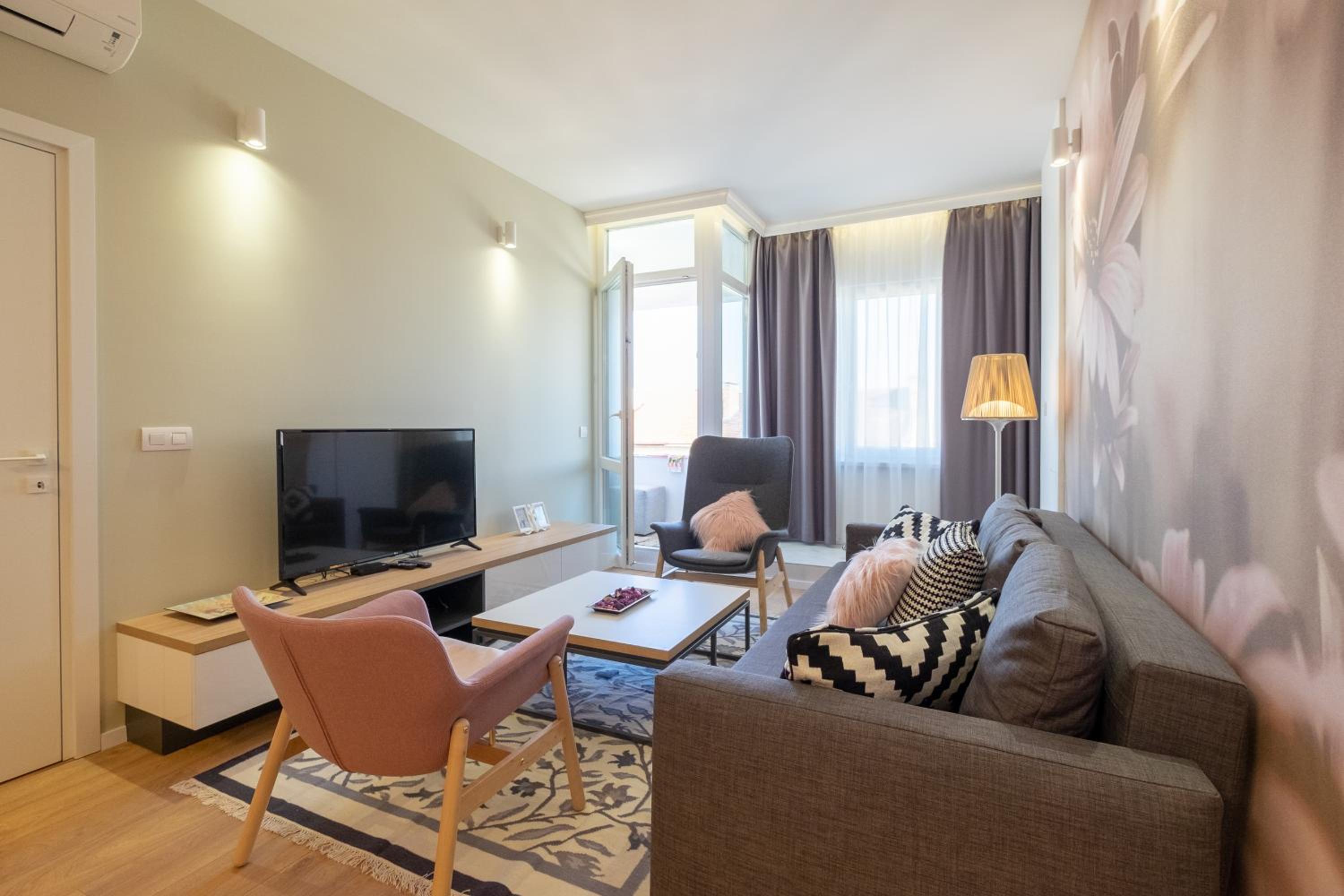 Vitosha Blvd Luxury 2-Bedroom, 2-Bathroom with Balcony
