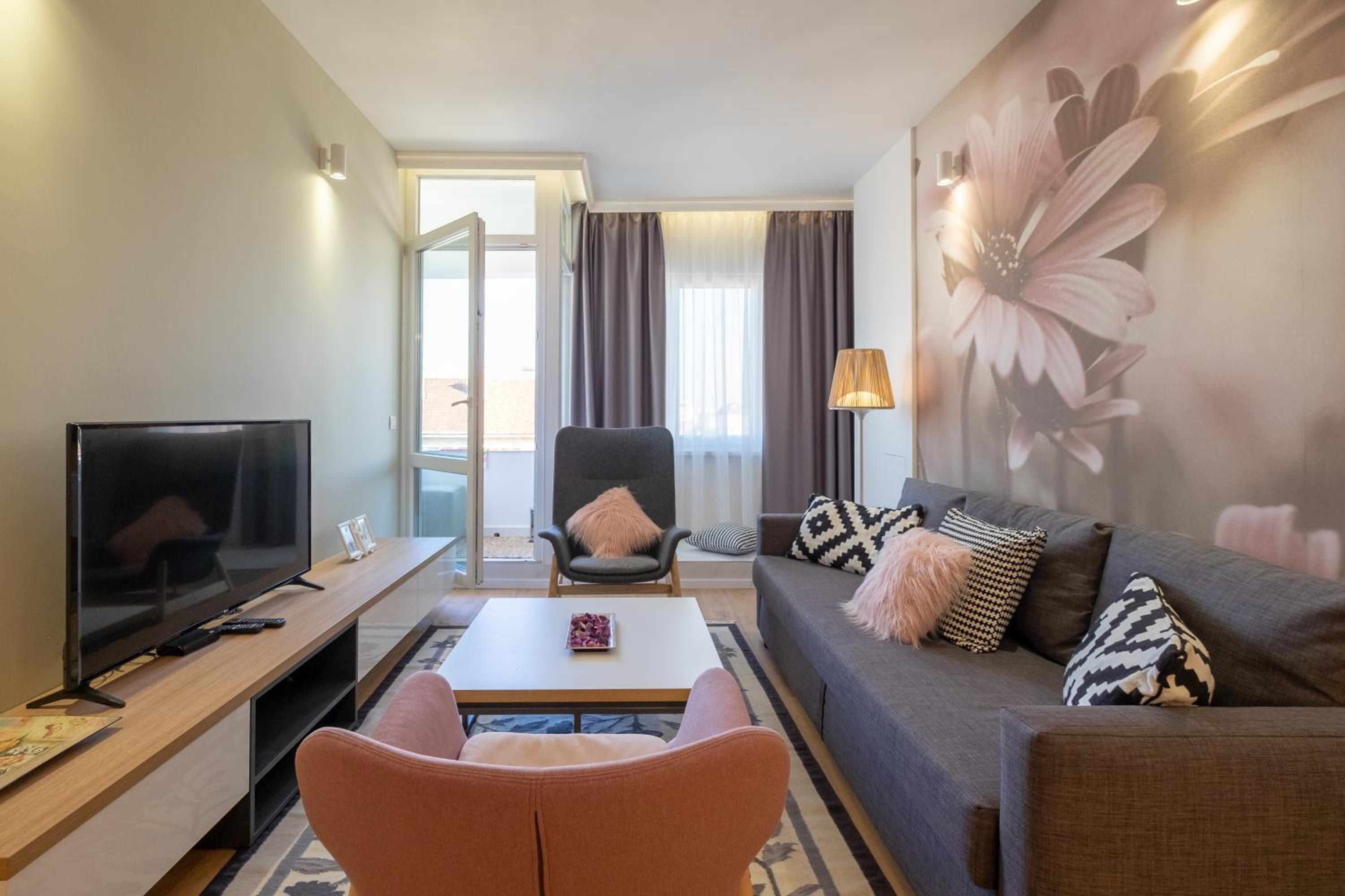 Vitosha Blvd Luxury 2-Bedroom, 2-Bathroom with Balcony