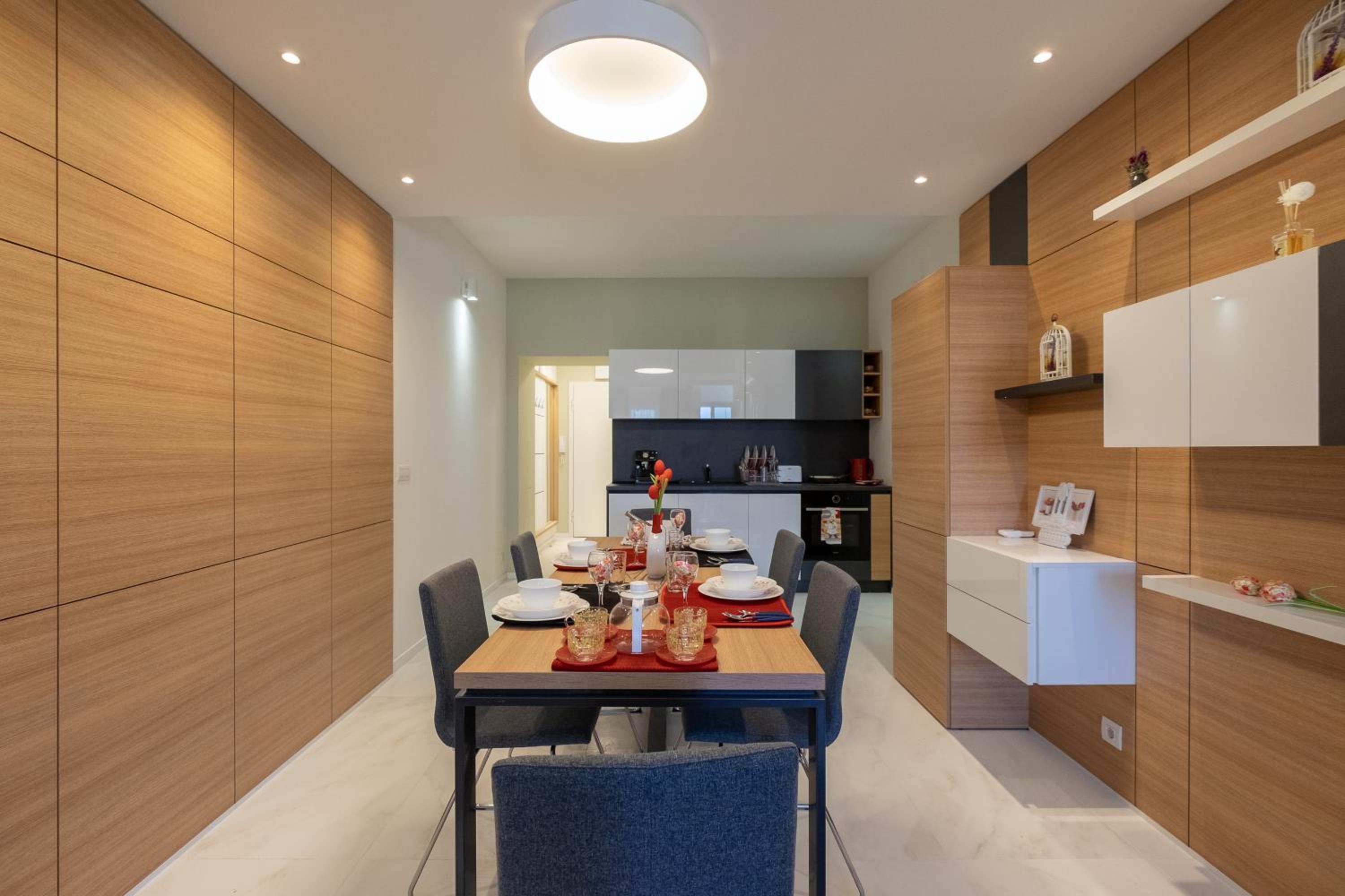 Vitosha Blvd Luxury 2-Bedroom, 2-Bathroom with Balcony