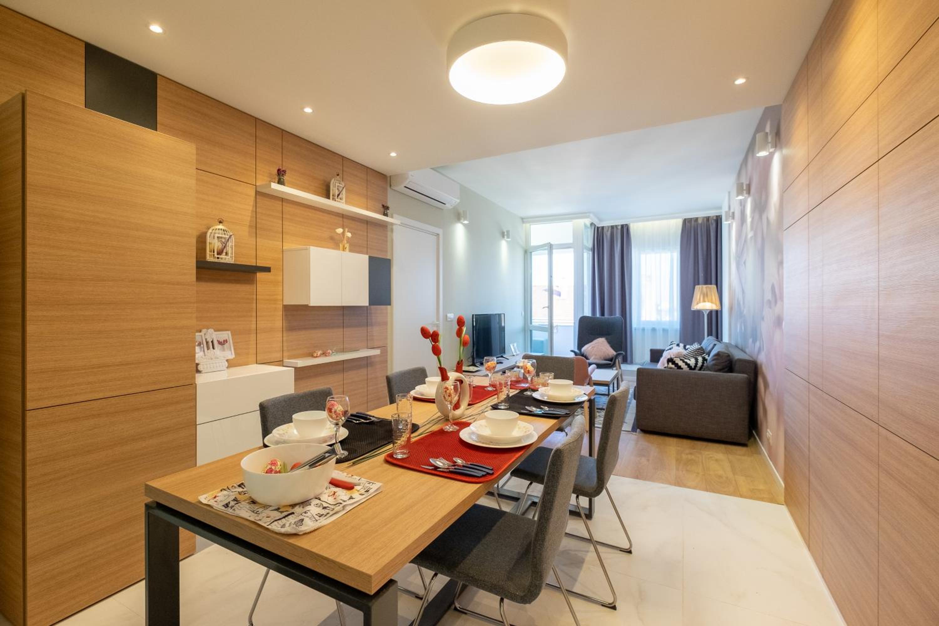 Vitosha Blvd Luxury 2-Bedroom, 2-Bathroom with Balcony