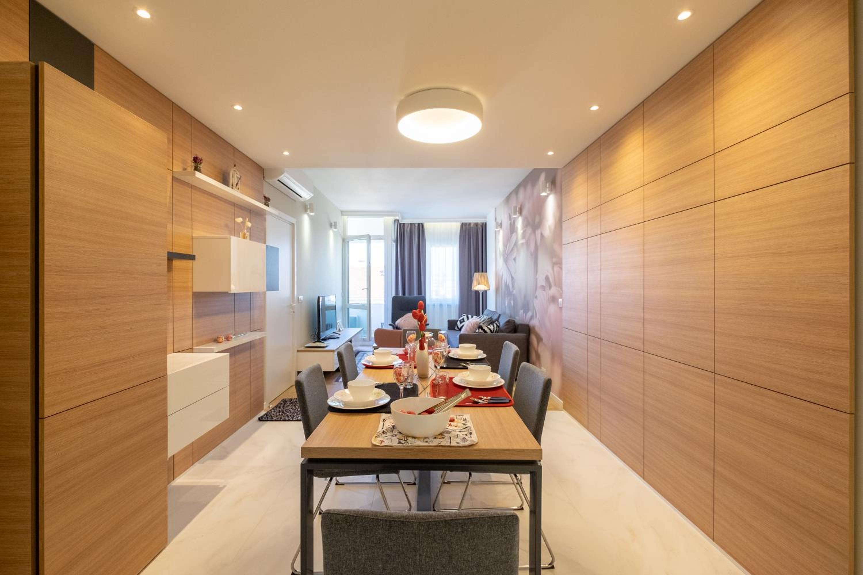 Vitosha Blvd Luxury 2-Bedroom, 2-Bathroom with Balcony