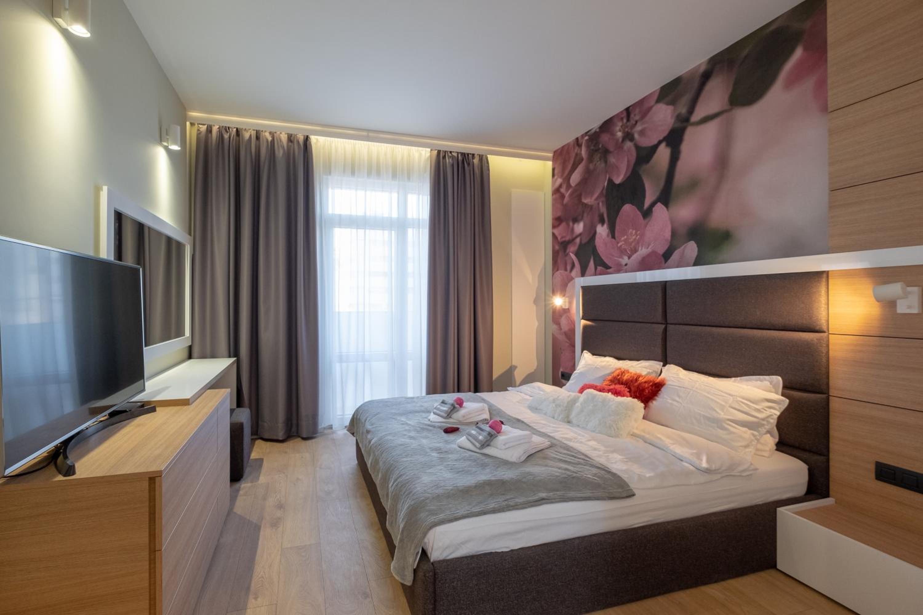 Vitosha Blvd Luxury 2-Bedroom, 2-Bathroom with Balcony