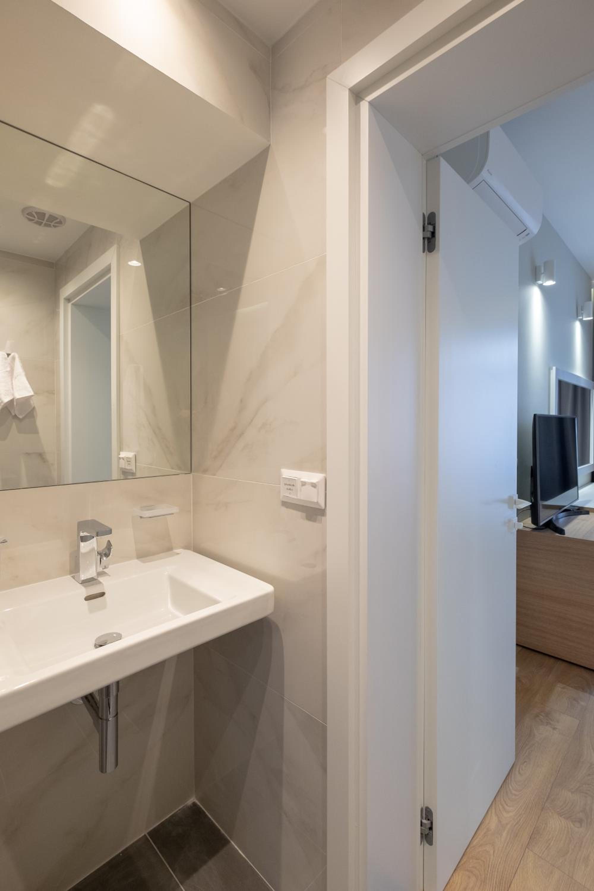 Vitosha Blvd Luxury 2-Bedroom, 2-Bathroom with Balcony
