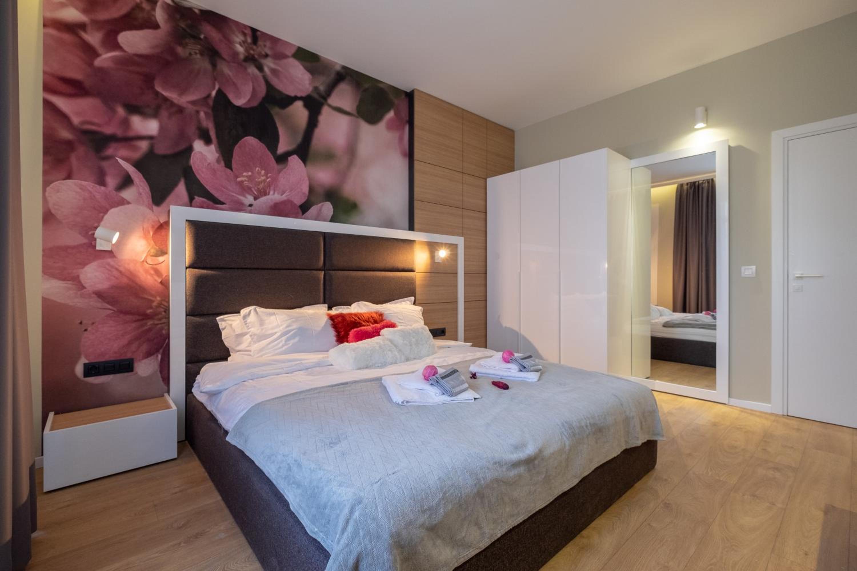 Vitosha Blvd Luxury 2-Bedroom, 2-Bathroom with Balcony