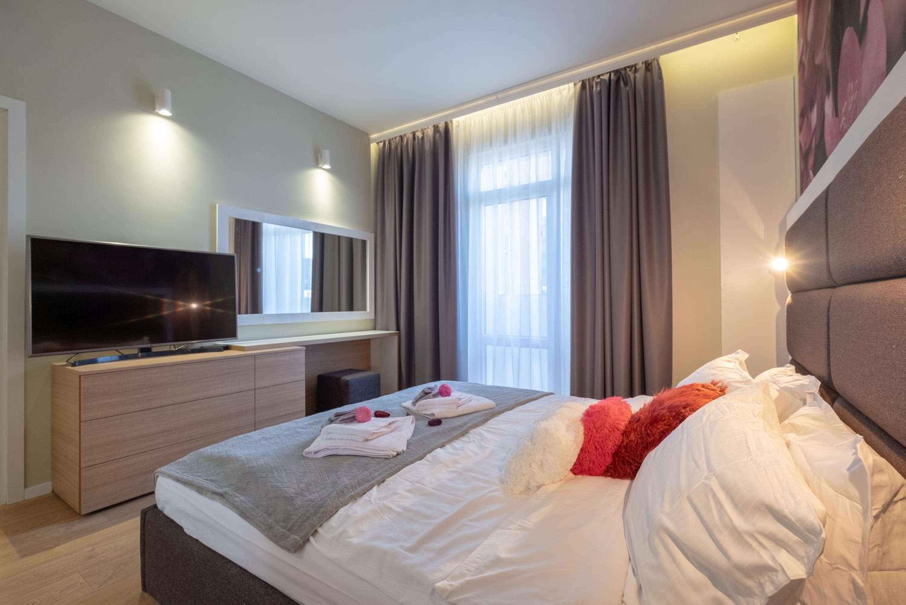 Vitosha Blvd Luxury 2-Bedroom, 2-Bathroom with Balcony