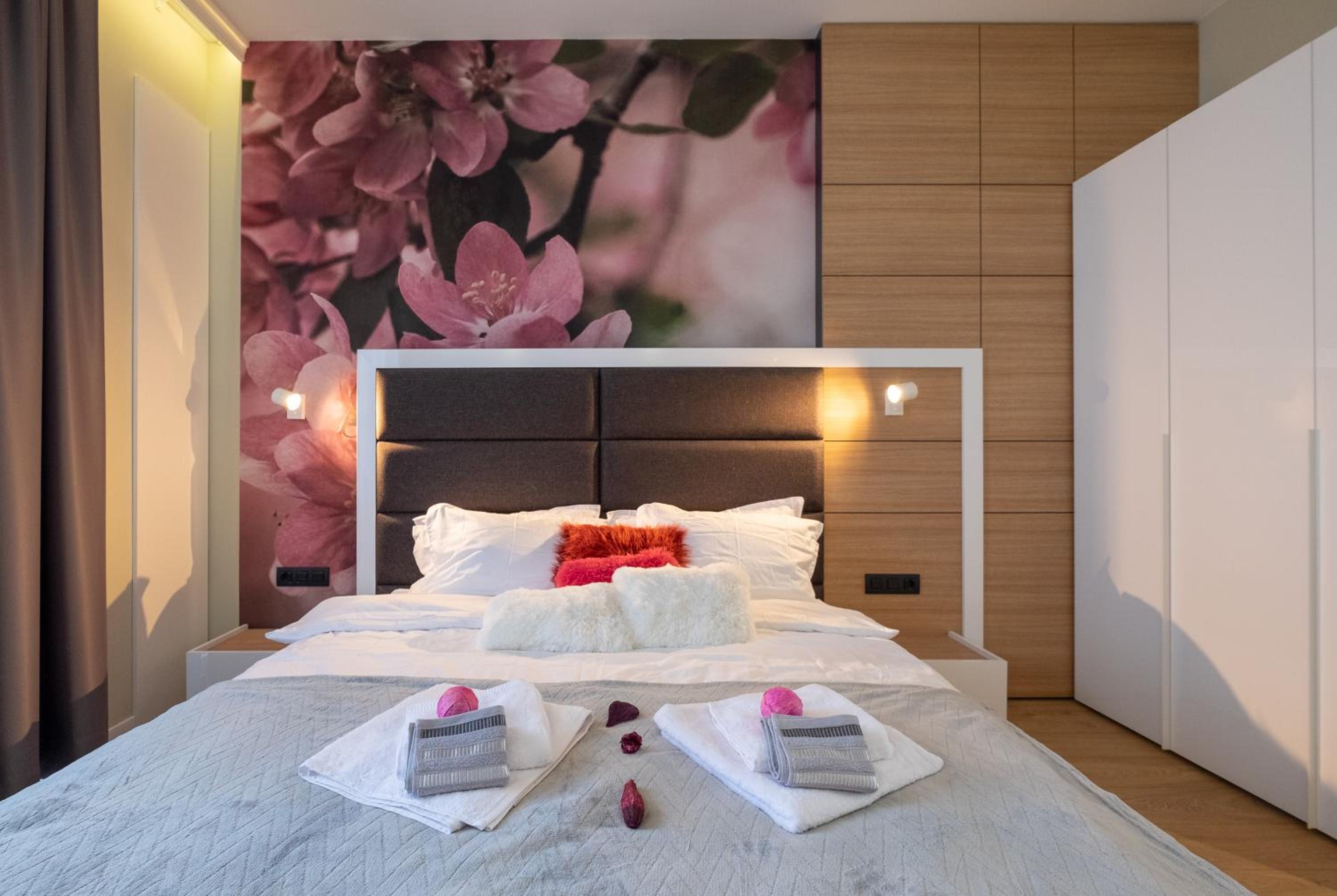 Vitosha Blvd Luxury 2-Bedroom, 2-Bathroom with Balcony