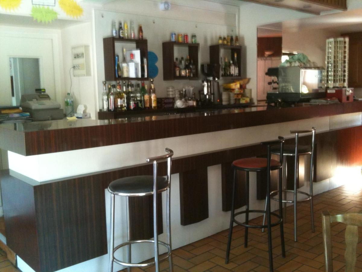 bar