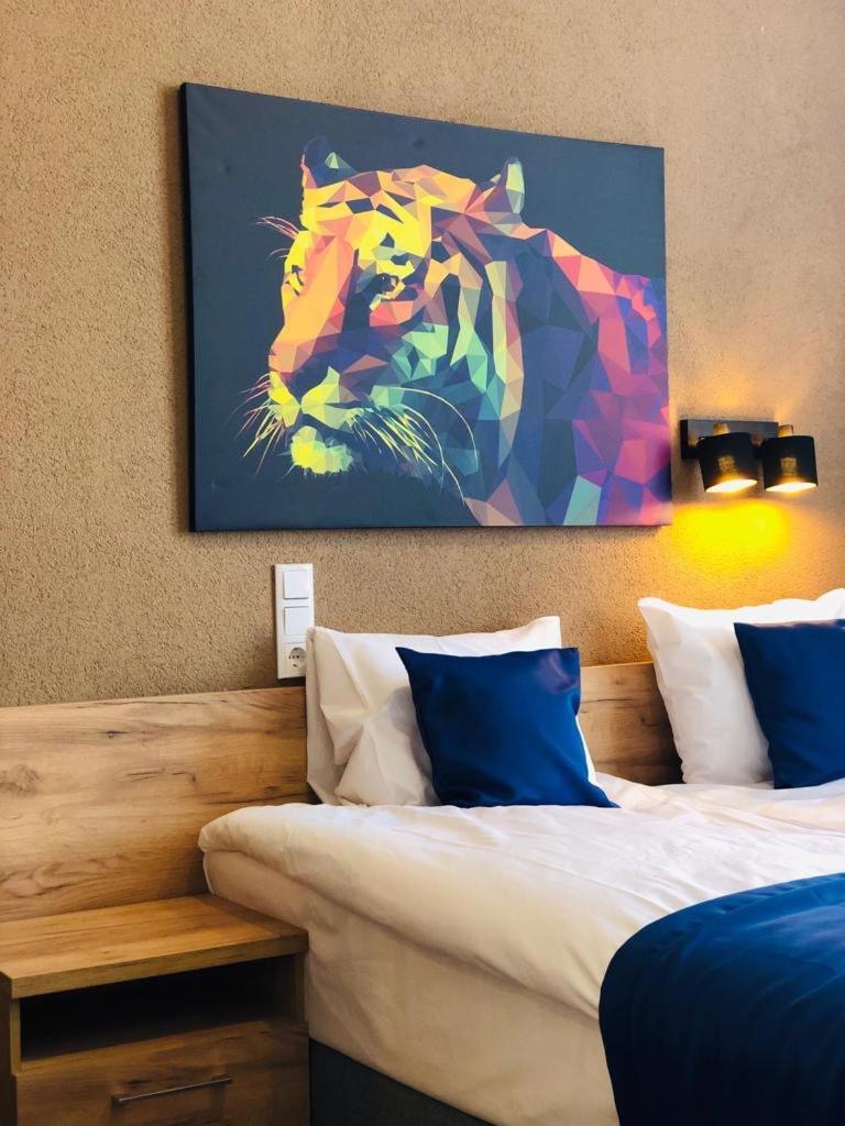 Motel Blue - Minimalist Boutique Hotel