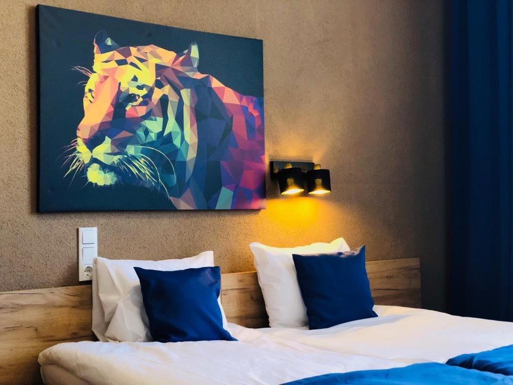 Motel Blue - Minimalist Boutique Hotel