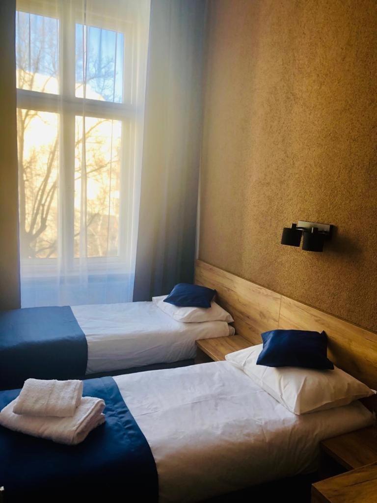 Motel Blue - Minimalist Boutique Hotel