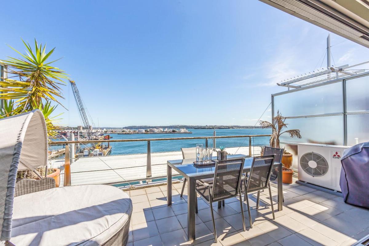 3 Bedroom Penthouse with Fabulous Views-2