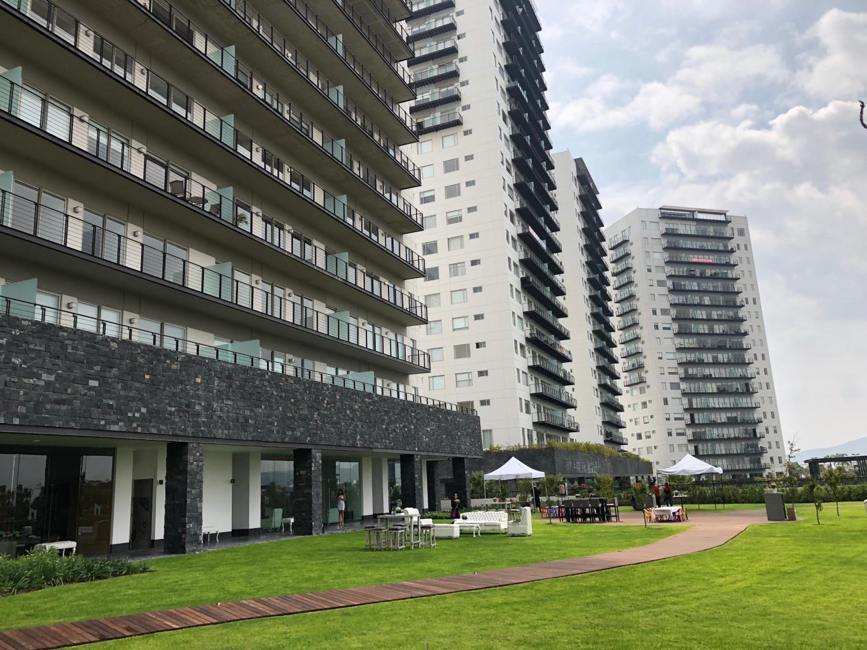 Hotel Perfect Location @ High Towers Elite Angelopolis