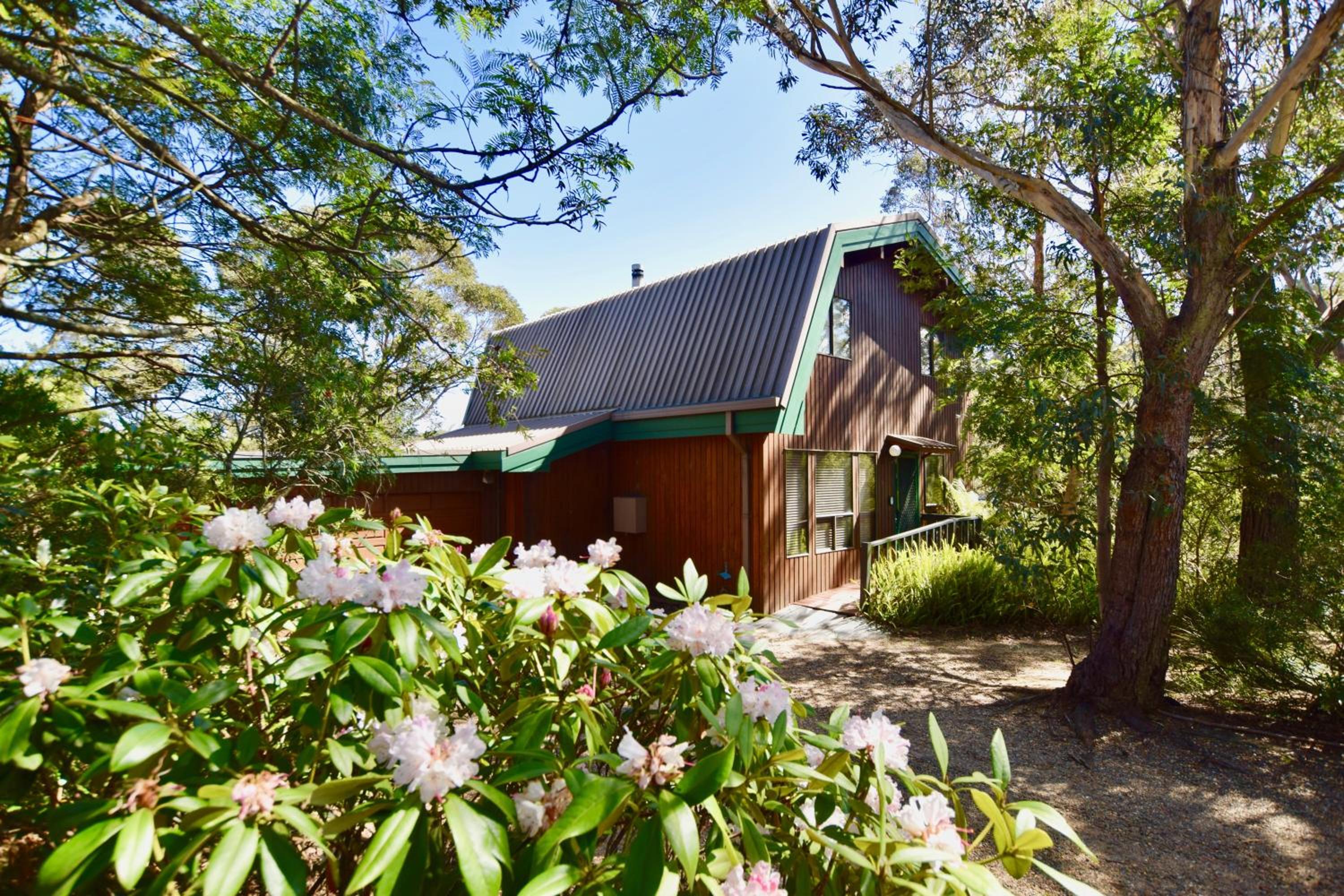 Sublime Cedar Lodge Leura