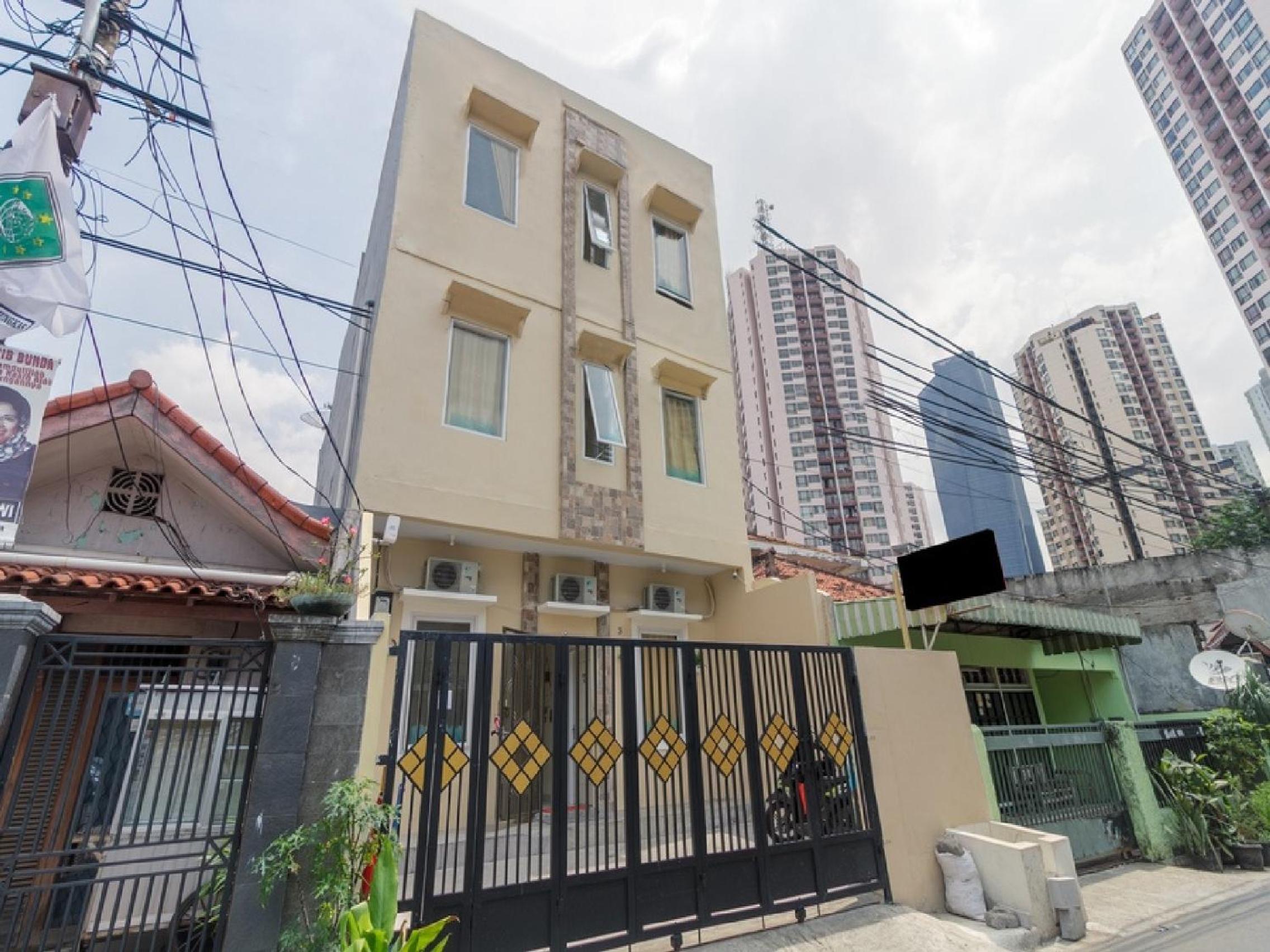 RedDoorz Plus near Taman Rasuna Menteng