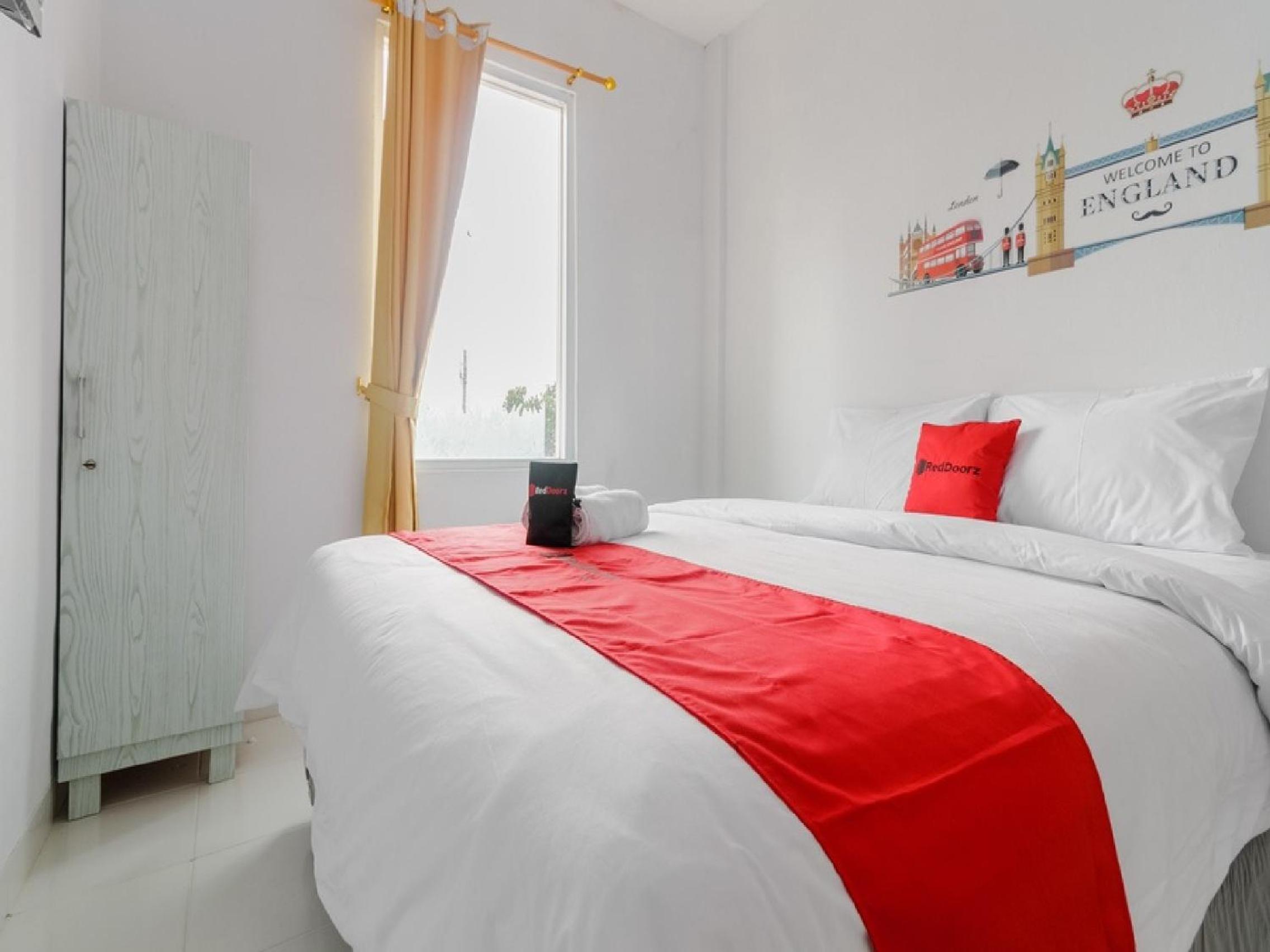 RedDoorz Plus near Taman Rasuna Menteng, Jakarta - 12