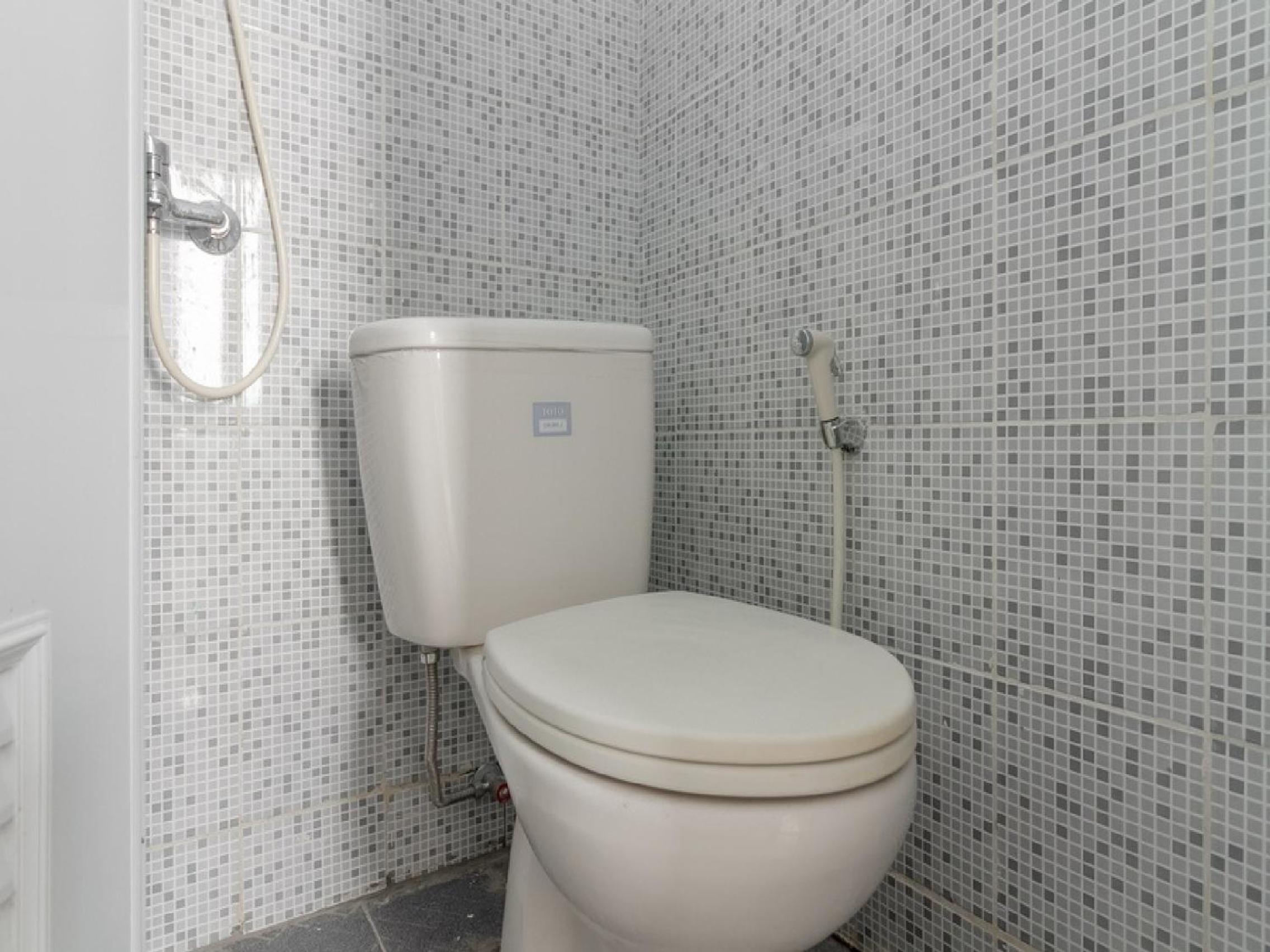 RedDoorz Plus near Taman Rasuna Menteng, Jakarta - 10