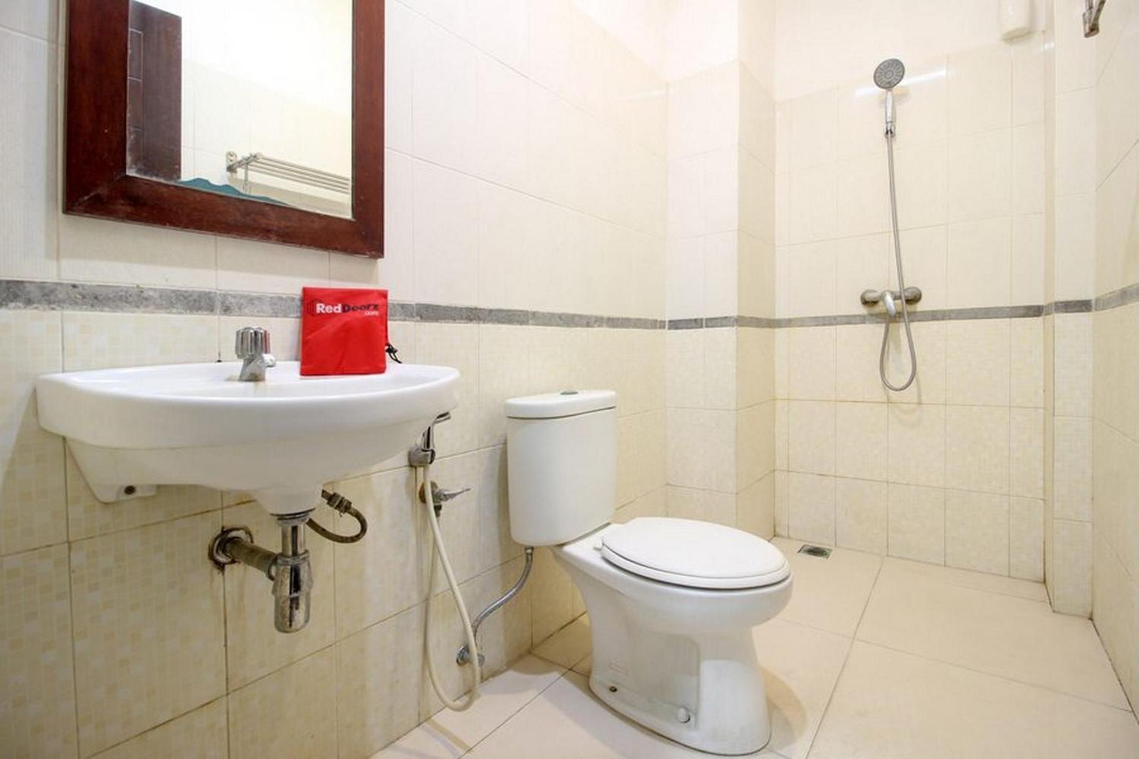 RedDoorz near Stadion Manahan Solo