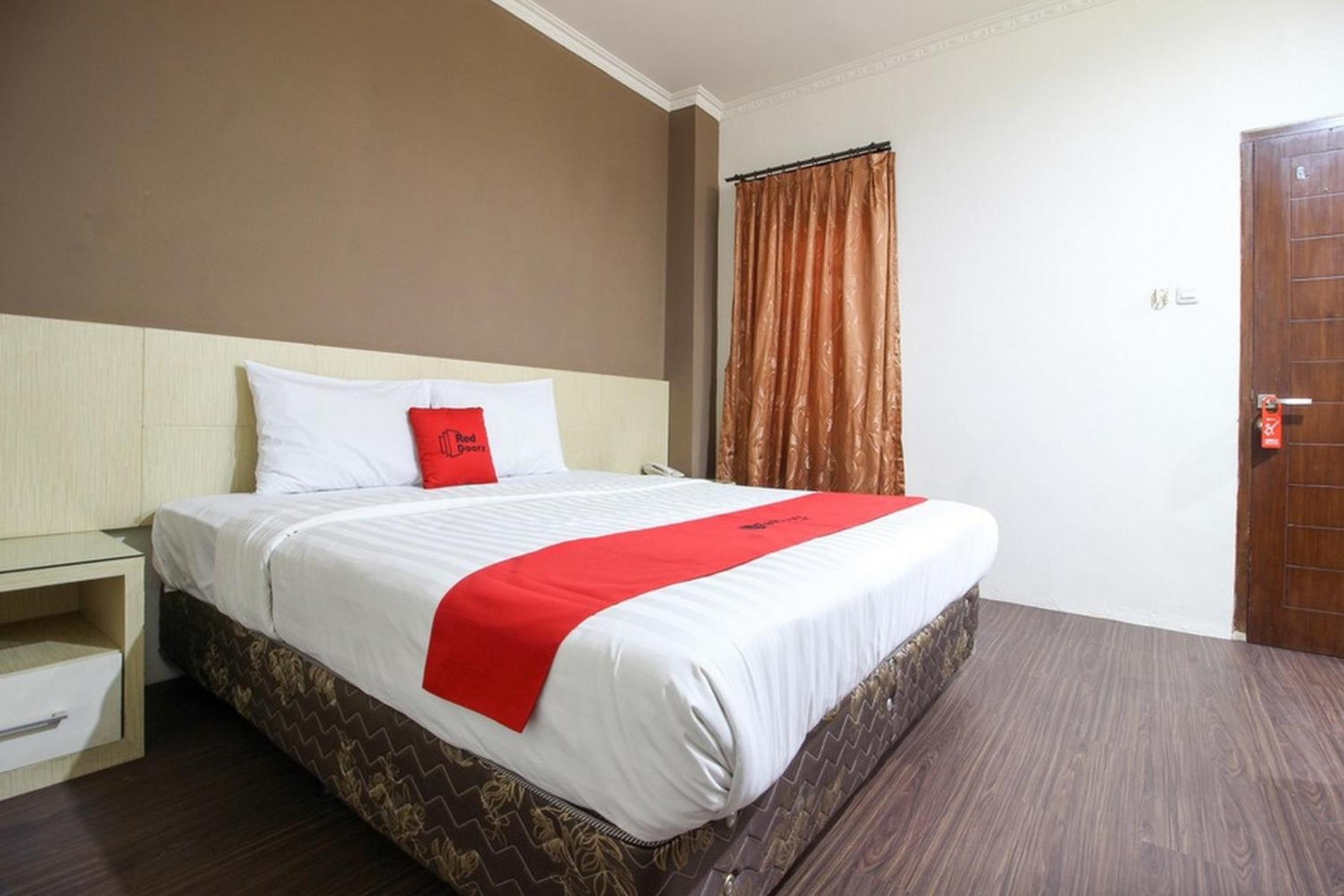 RedDoorz near Stadion Manahan Solo
