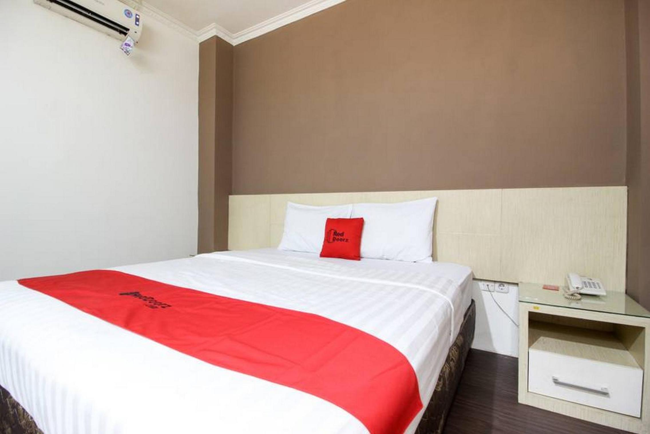 RedDoorz near Stadion Manahan Solo