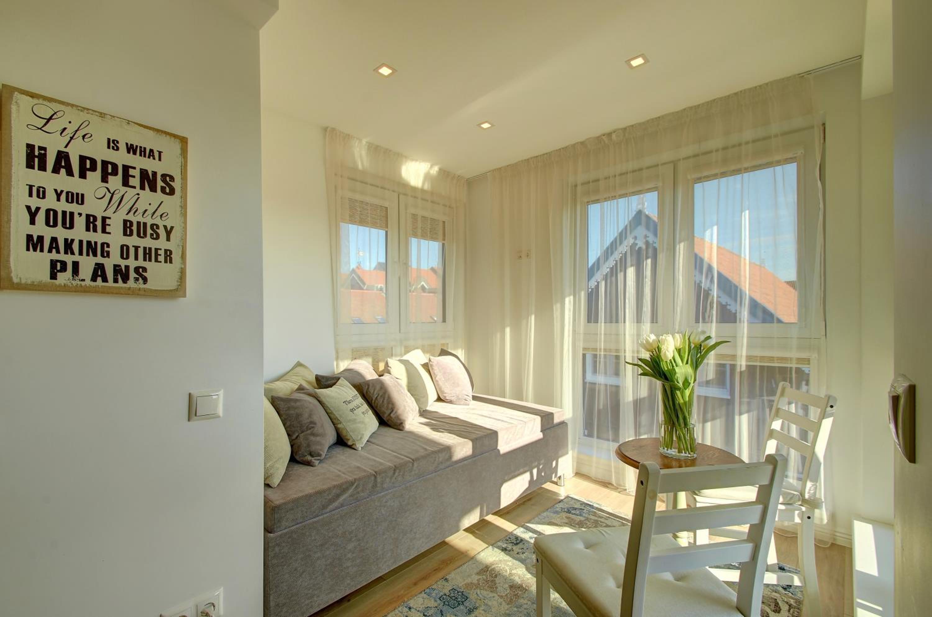Loftas Nidos centre view 3