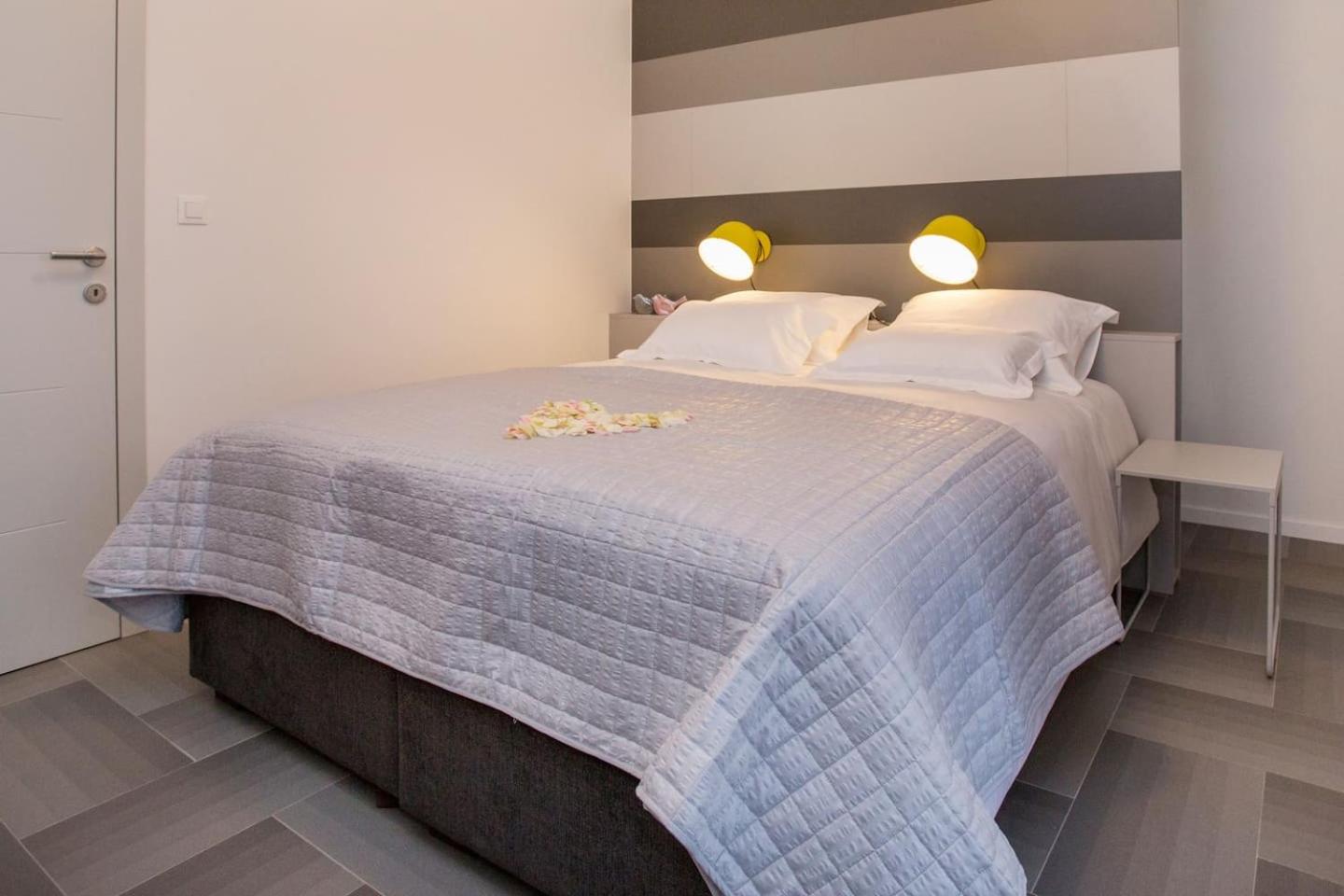 Luxury apartment Marjan - Black view 4