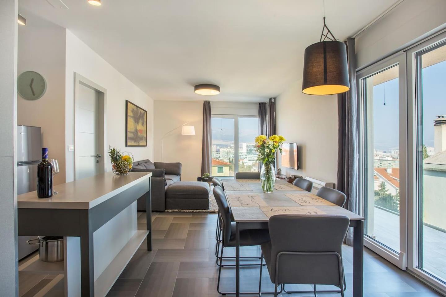 Luxury apartment Marjan - Black view 5