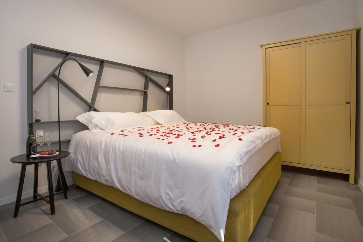 Luxury apartment Marjan - Black view 3