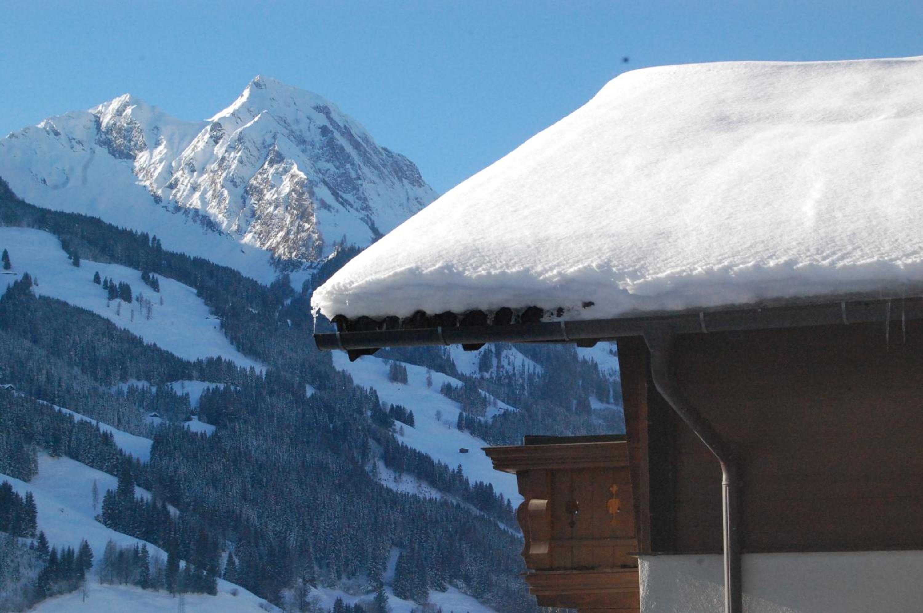 Chalet Franzi - Ruhiges Chalet mit Bergblick, Garten und gratis Eintritt ins Solarbad