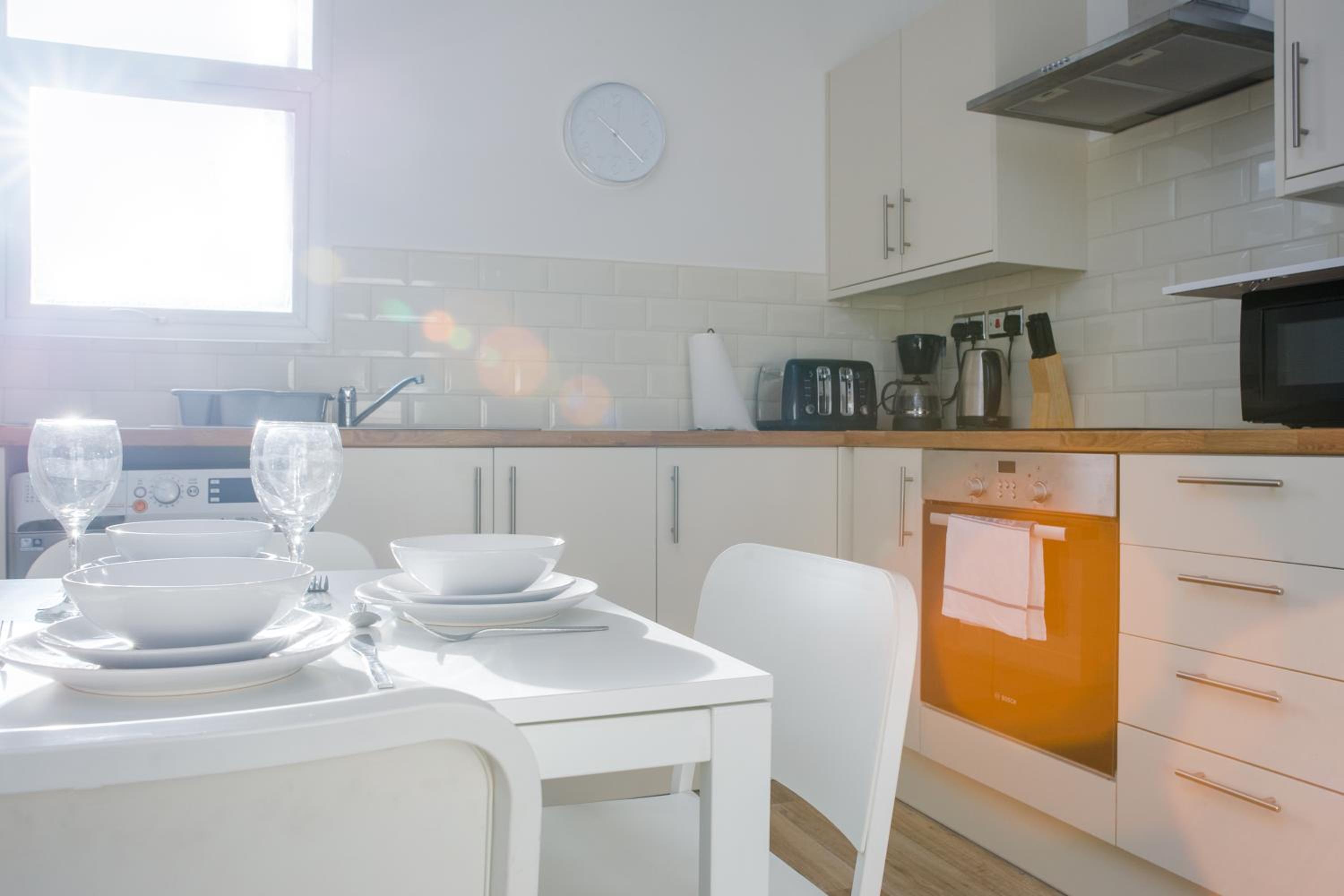 MyCityHaven - 3 bedroom Shirehampton flat near Avonmouth & M4 view 4
