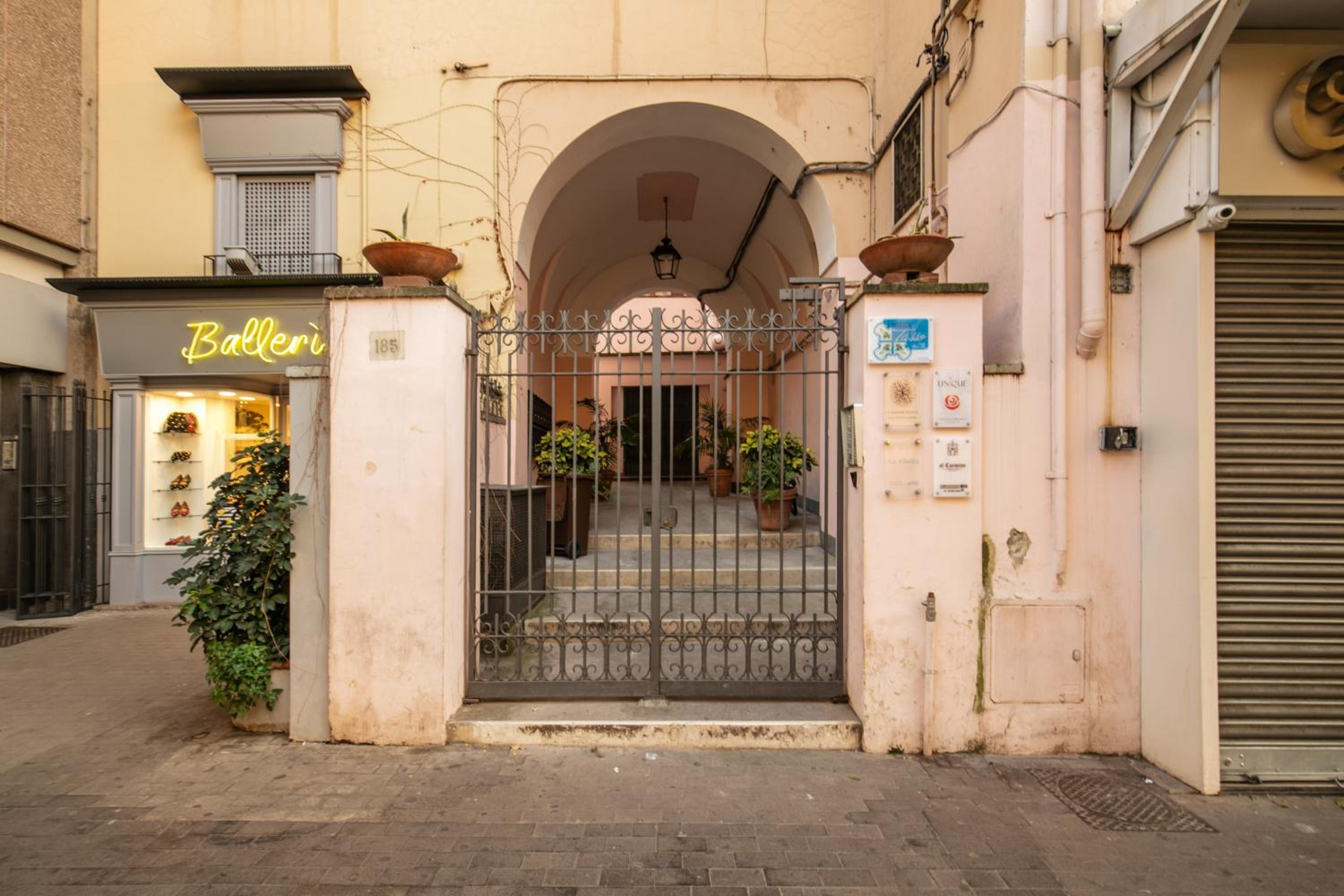 Sorrento Square Suites photo 3