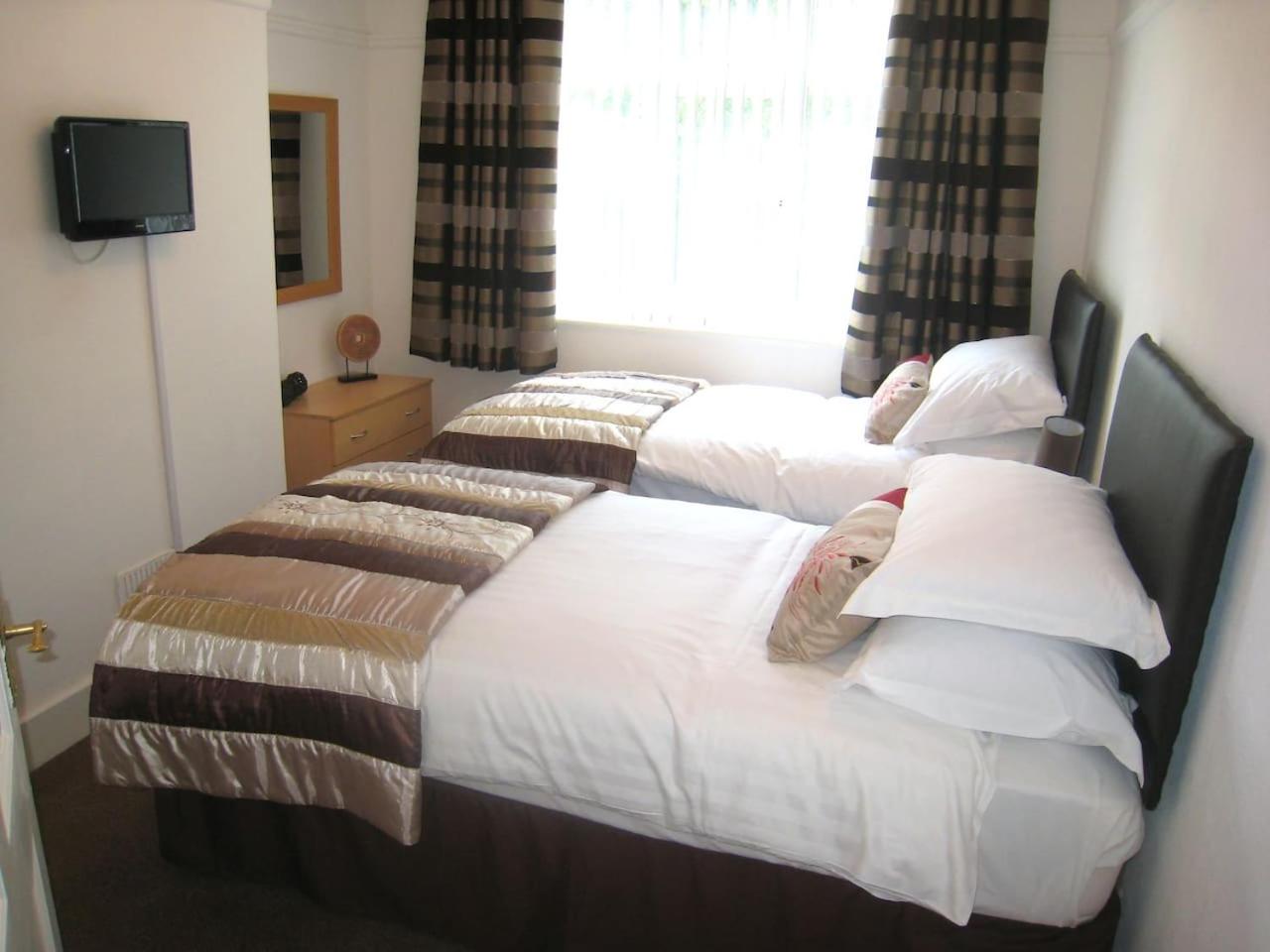 Arden Hill Farmhouse - Hot Tub, Snooker Table, Sleeps 16 view 2